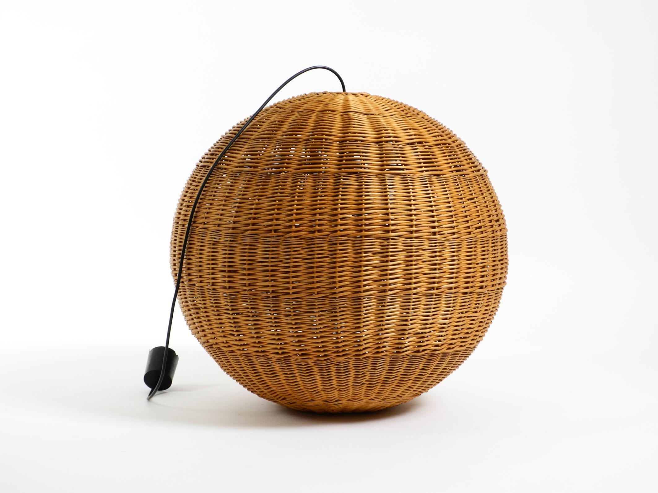 Lampada a sospensione a sfera in rattan originale XXL  Medio Secolo Moderno  Ø 66 cm  26