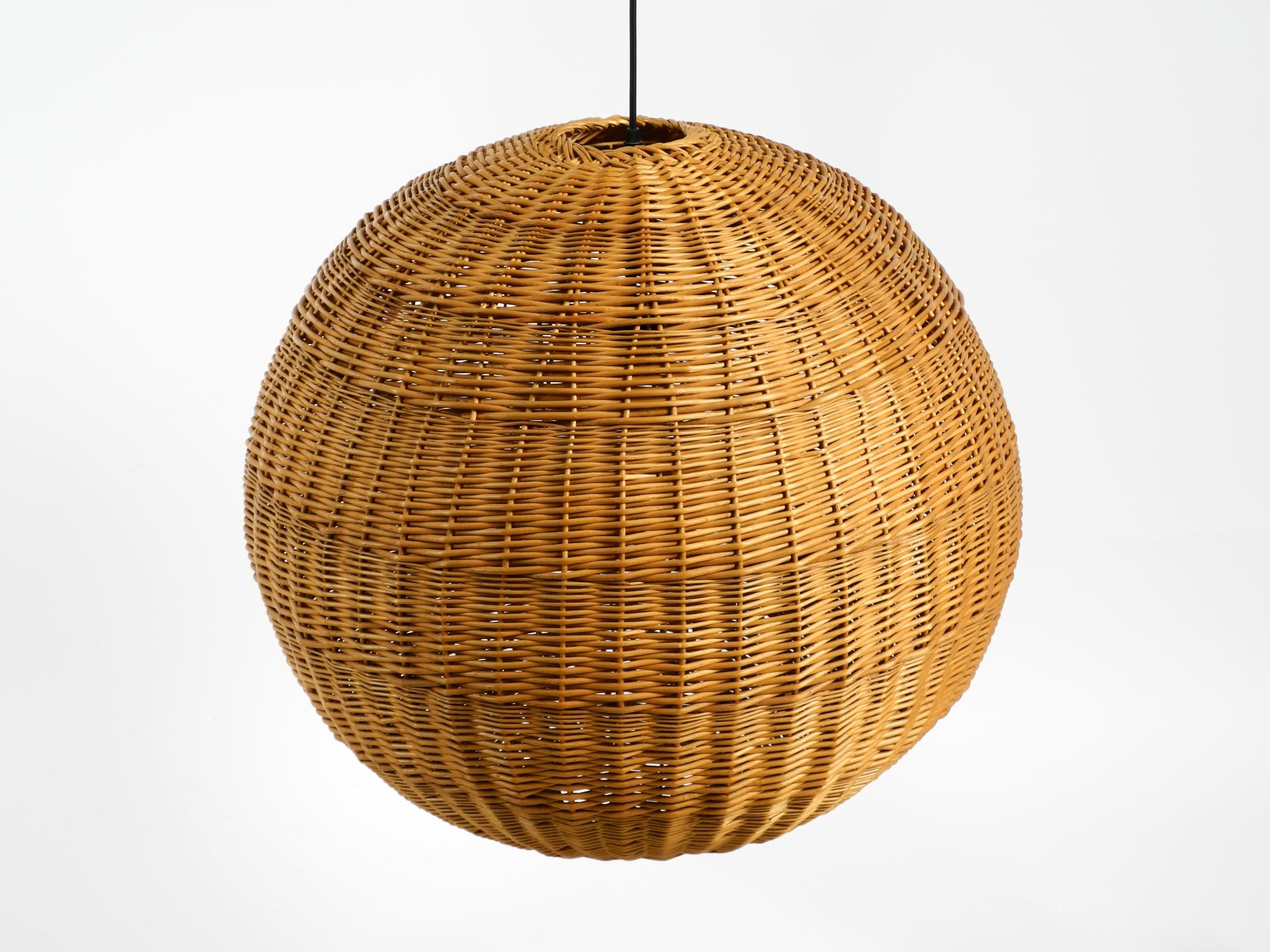 Mid-Century moderno Lampada a sospensione a sfera in rattan originale XXL  Medio Secolo Moderno  Ø 66 cm  26