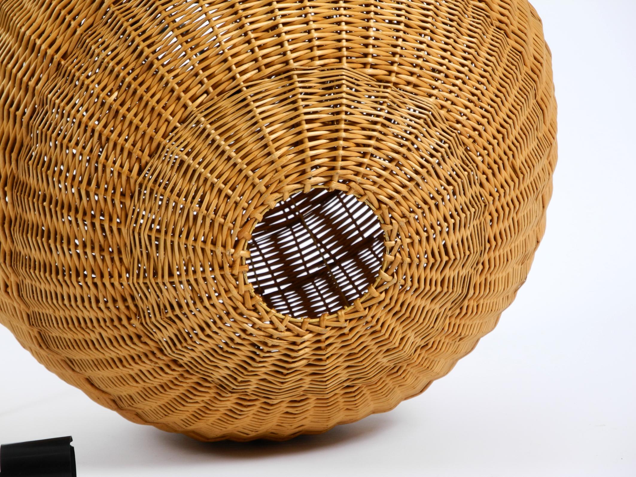 Lampada a sospensione a sfera in rattan originale XXL  Medio Secolo Moderno  Ø 66 cm  26