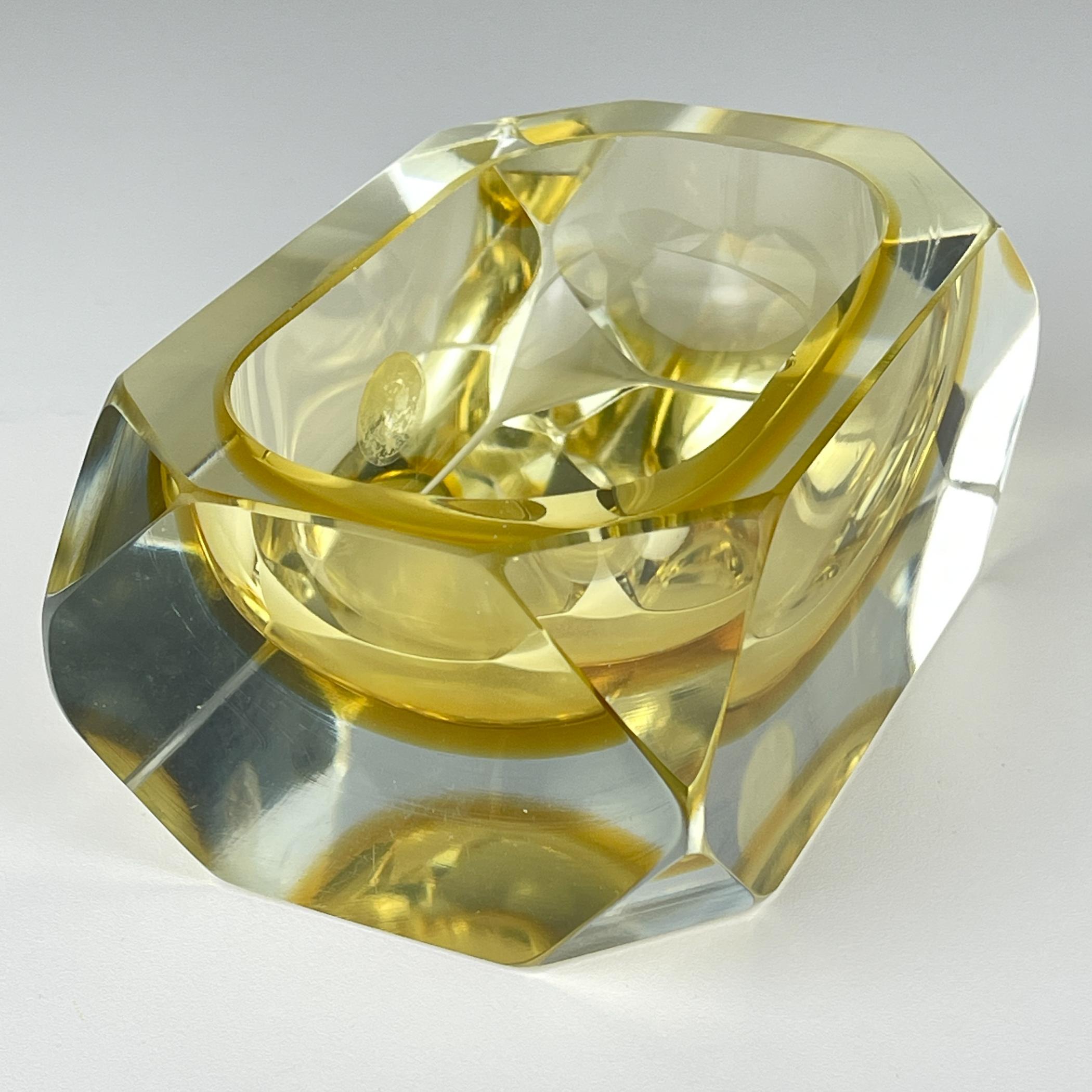 Original yellow murano glass ashtray by Bucella Cristalli Murano, Italy, 1970s For Sale 8