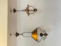 Originale coppia di lampade a sospensione in metallo e vetro, anni '70