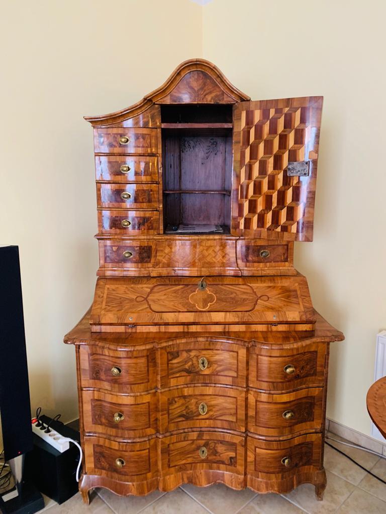 Original Baroque Tabernacle Secretary 18th Century.

Soft wood body veneered in walnut and richly worked out with Bandelwerk in different woods.

Body with three drawers, curved over ball feet.

Curved frame with overlying writing surface, six-tier