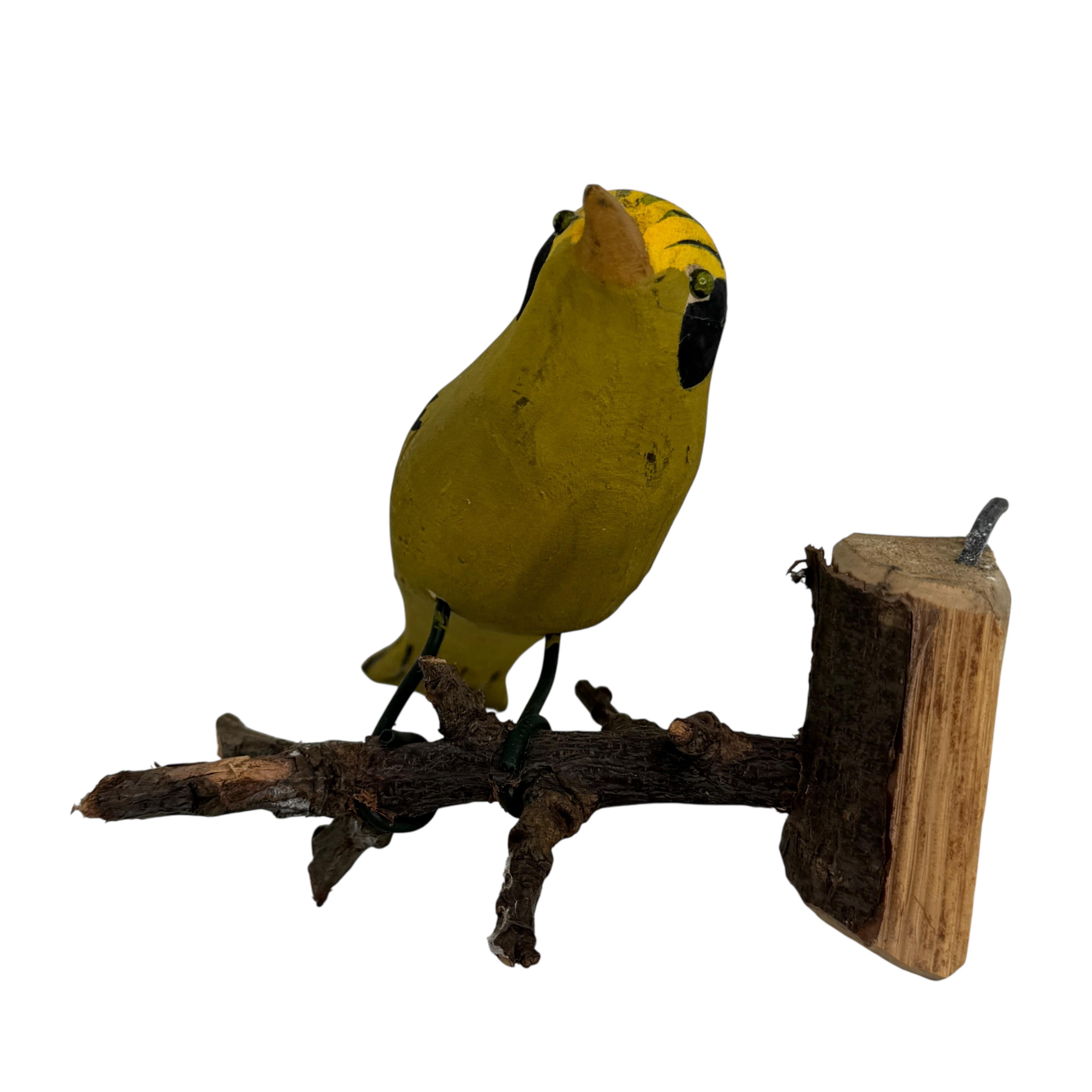 Oriole Vichtauer Pájaro de madera tallada a mano Arte popular de la Selva Negra, Austria, década de 1910 Madera en venta