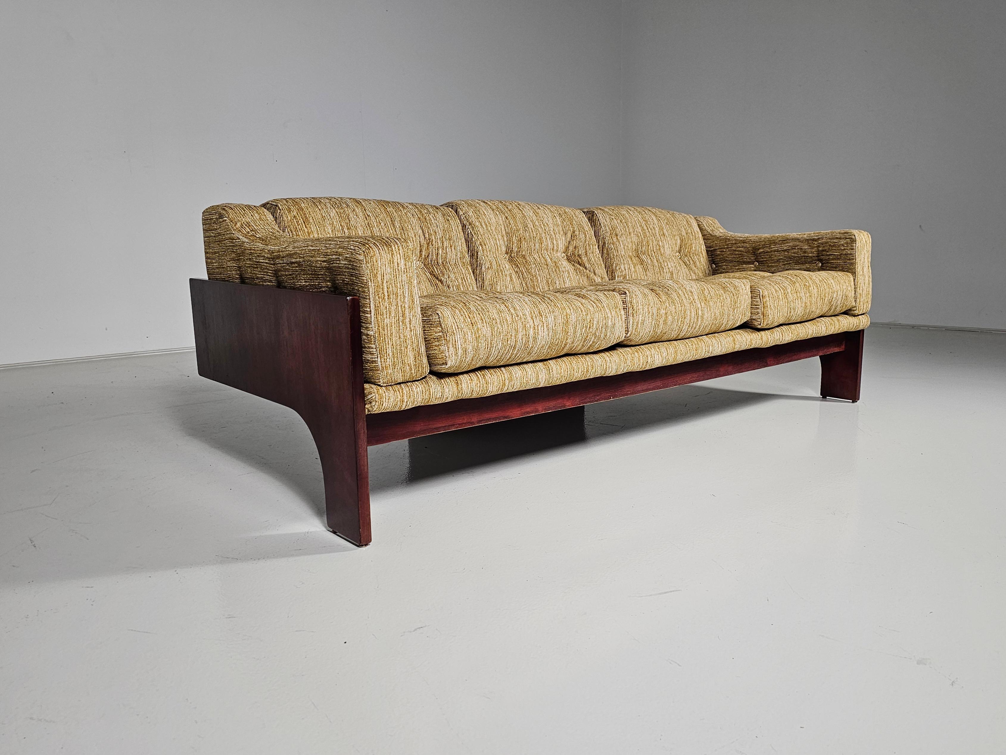 Mid-Century Modern Oriolo 3-seater sofa by Claudio Salocchi for Sormani, 1960s For Sale