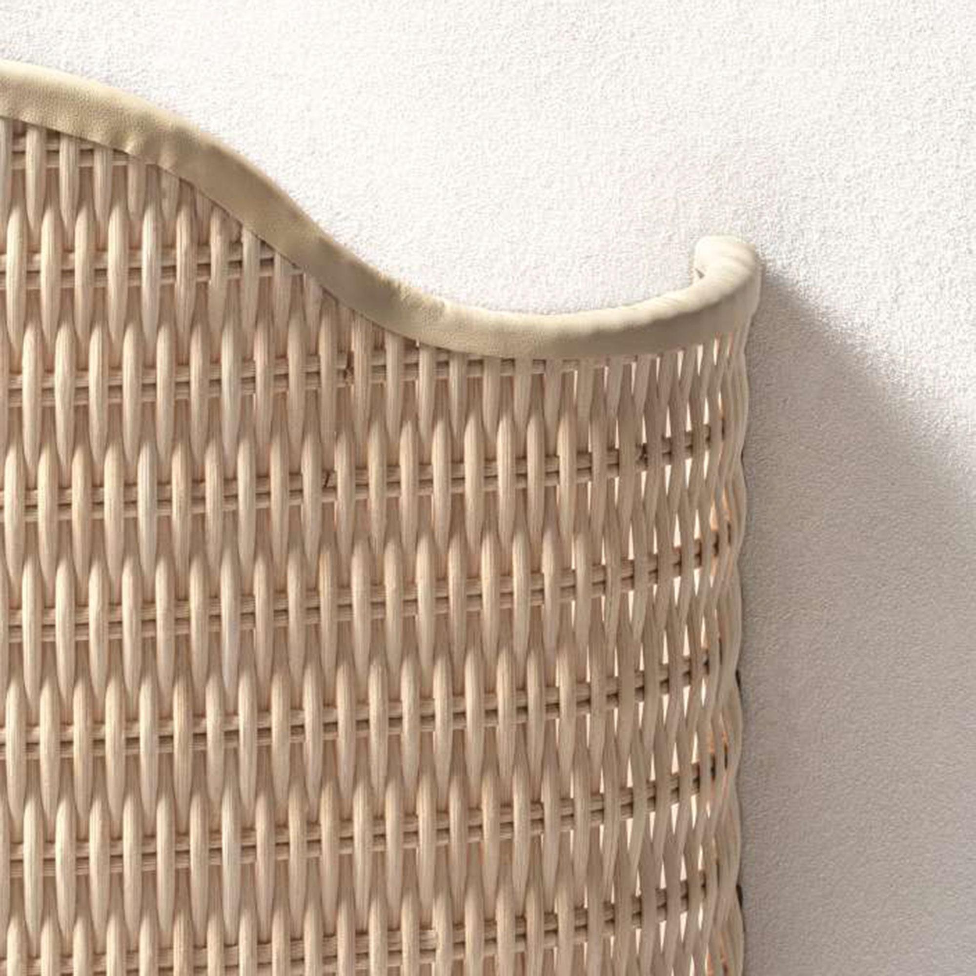 For nearly twenty years, the Giobagnara brand has combined traditional know-how and leading-edge technology to produce elegance of the highest standard. With luxurious creations available in a unique and virtually limitless color palette of leathers