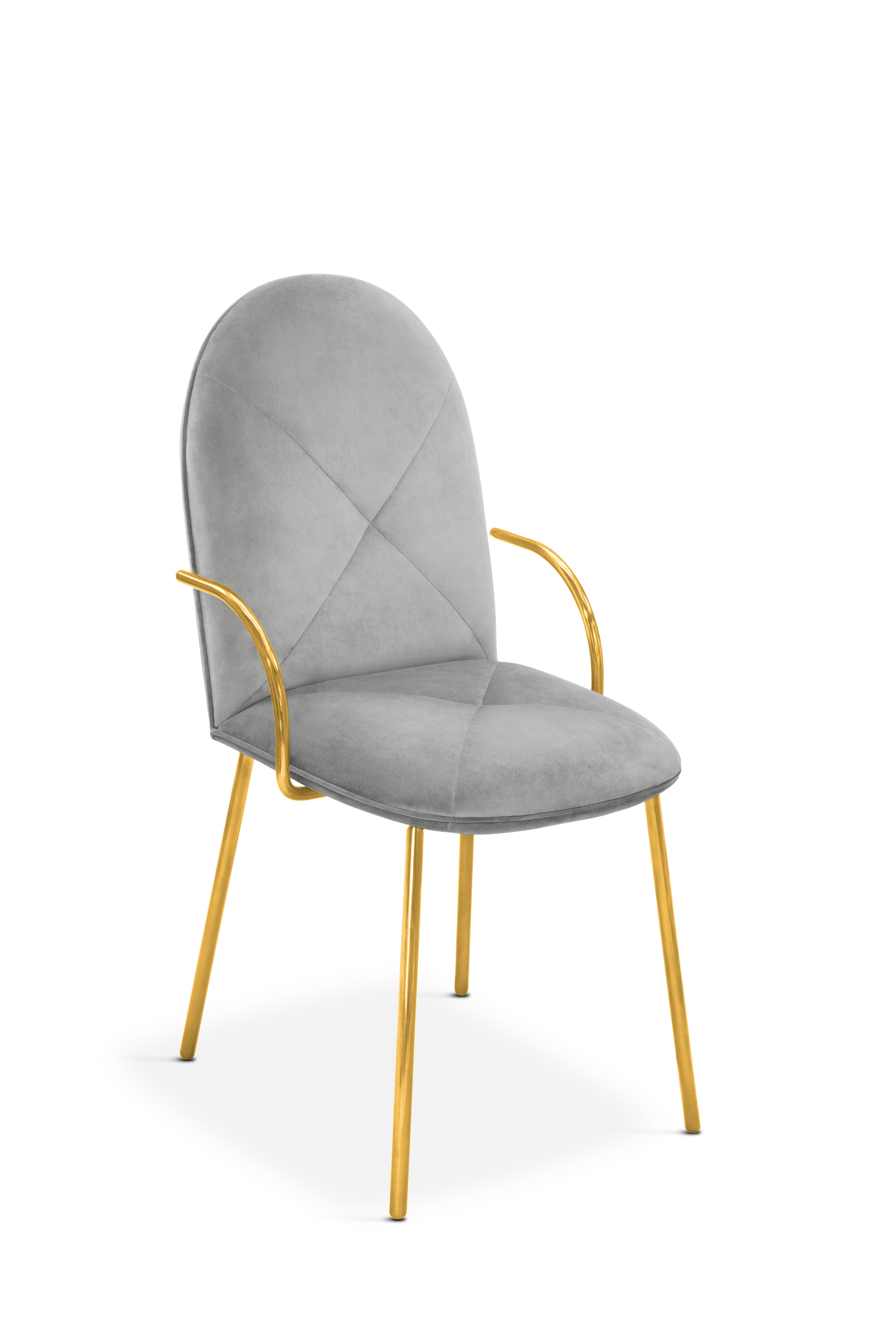 Orion Dining Chair with Plush Gray Velvet and Gold Arms von Nika Zupanc ist ein schicker Stuhl aus grauem Samt und goldenem Metall. Er ist mit zarten Linien für Komfort und Stil gestaltet.

Nika Zupanc, eine auffallend renommierte slowenische