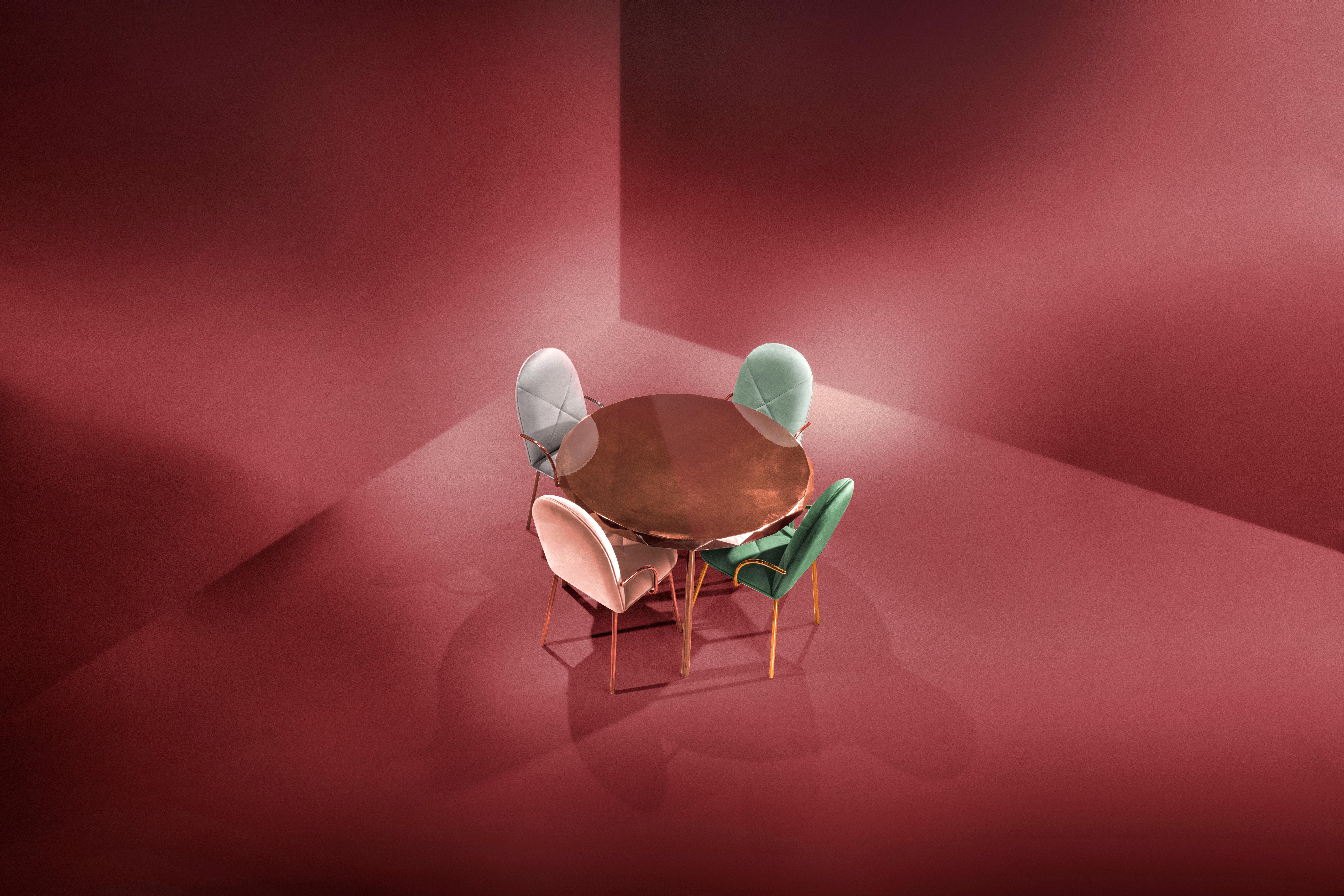 Orion Esszimmerstuhl mit pfirsichfarbenem mintgrünem Samt und Armlehnen aus Roségold von Nika Zupan im Angebot 1