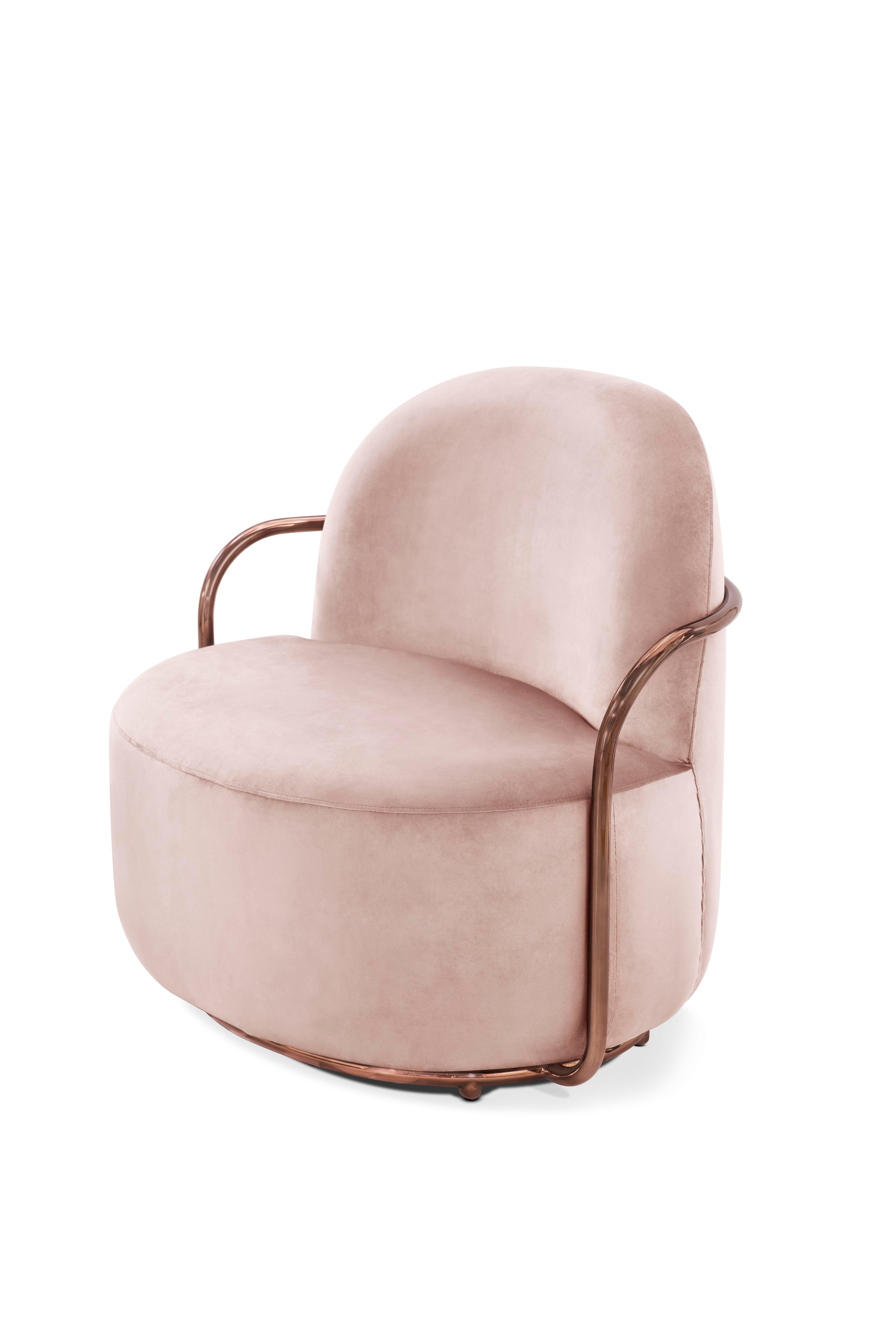 Der Orion Lounge Chair mit plüschigem rosa Samt und roségoldenen Armlehnen von Nika Zupanc bietet ein hübsches Bild in blassrosa Samt und roségoldenen Metallarmen.

Nika Zupanc, eine auffallend renommierte slowenische Designerin, scheut sich nicht,