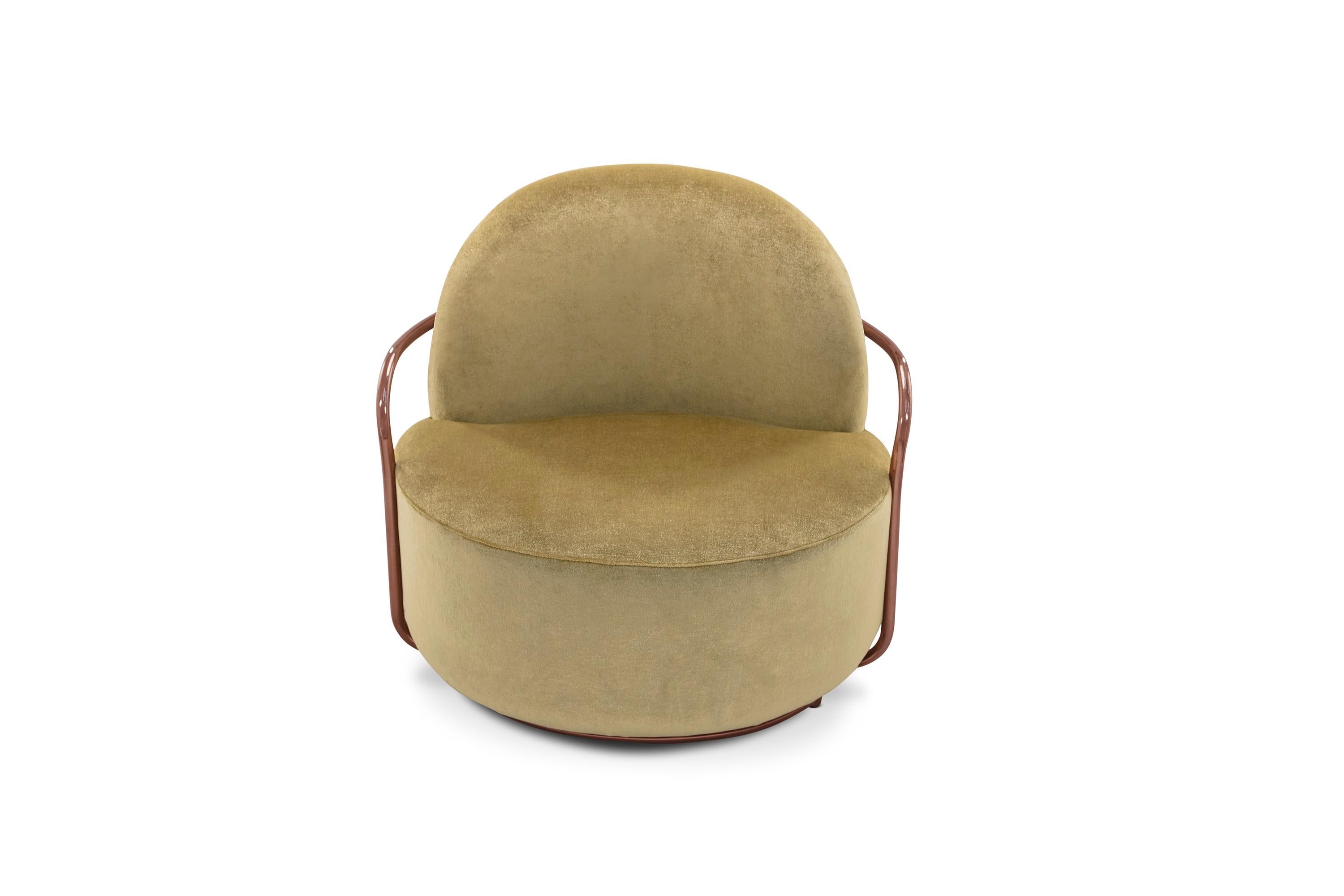 Orion Lounge Chair with Gold Dedar Velvet and Rose Gold Arms von Nika Zupanc ist ein einsitziges Sofa mit opulentem goldenem Stoff von Dedar Milano und roségoldenen Metallarmen. Ein besonderes Stück!

Nika Zupanc, eine auffallend renommierte