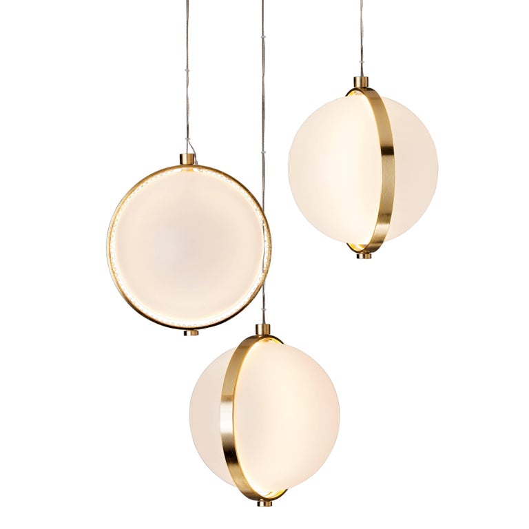 The Orion Pendant is one of the latest families in the evolution of the Flexus series by Baroncelli. 

Flexus is a lighting system that comprises a palette of abstracted lines, curves and circles. Echoing the language of modernist modular thinking,