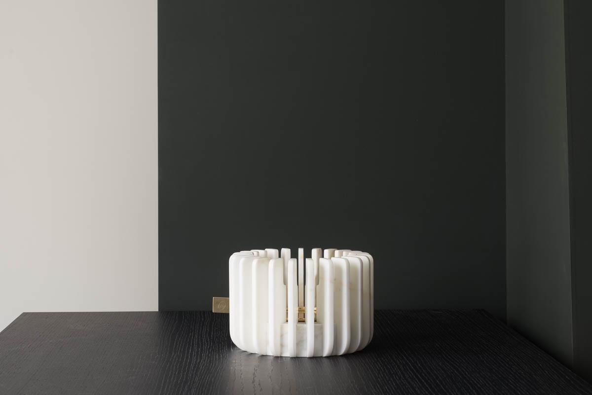 Orion Kleine Blumenvase und Kerzenständer aus Calacatta-Marmor von Dan Yeffet (Französisch) im Angebot