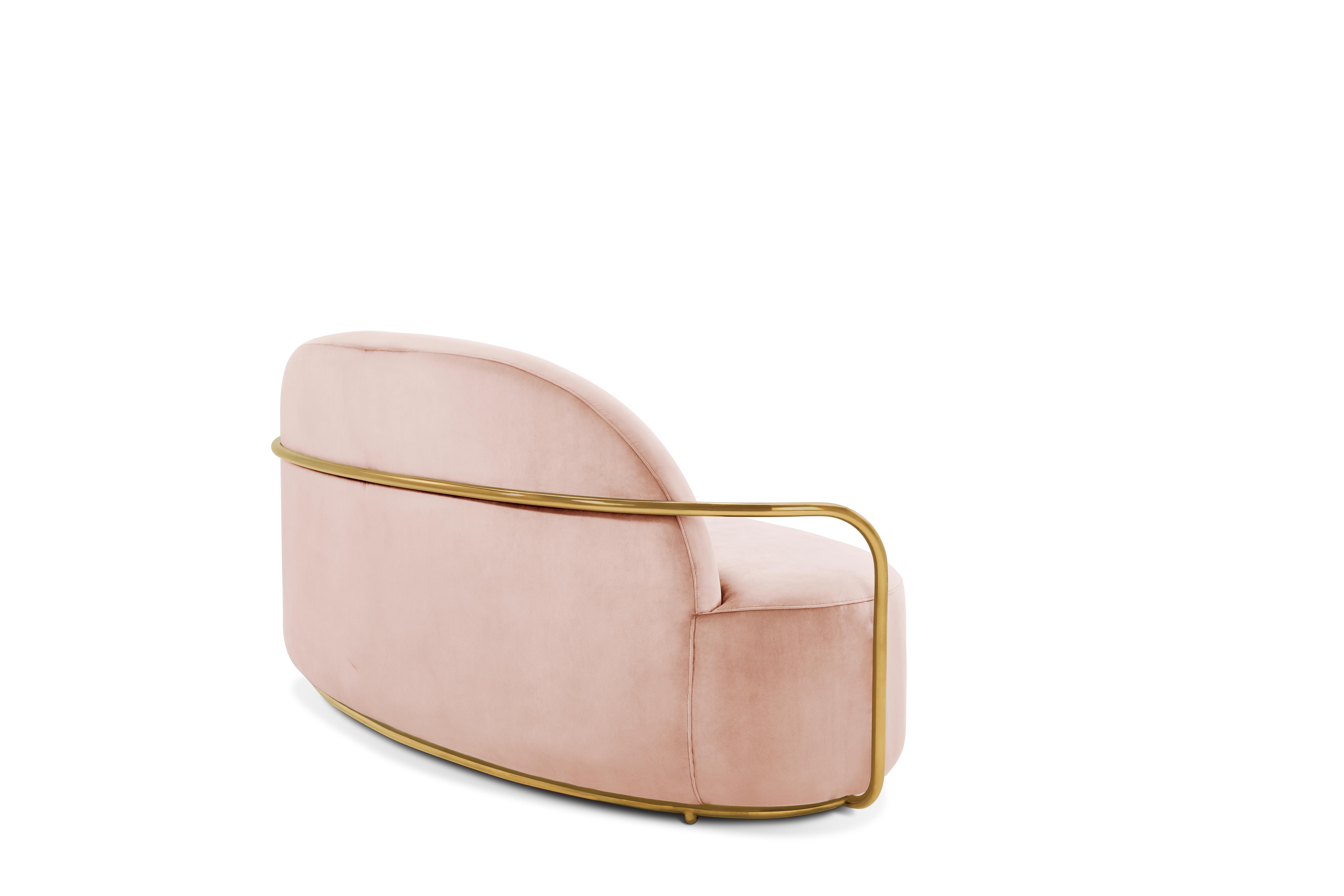 Orion 3-Sitz-Sofa mit plüschrosa Samt und goldenen Armlehnen von Nika Zupanc (Handgefertigt) im Angebot