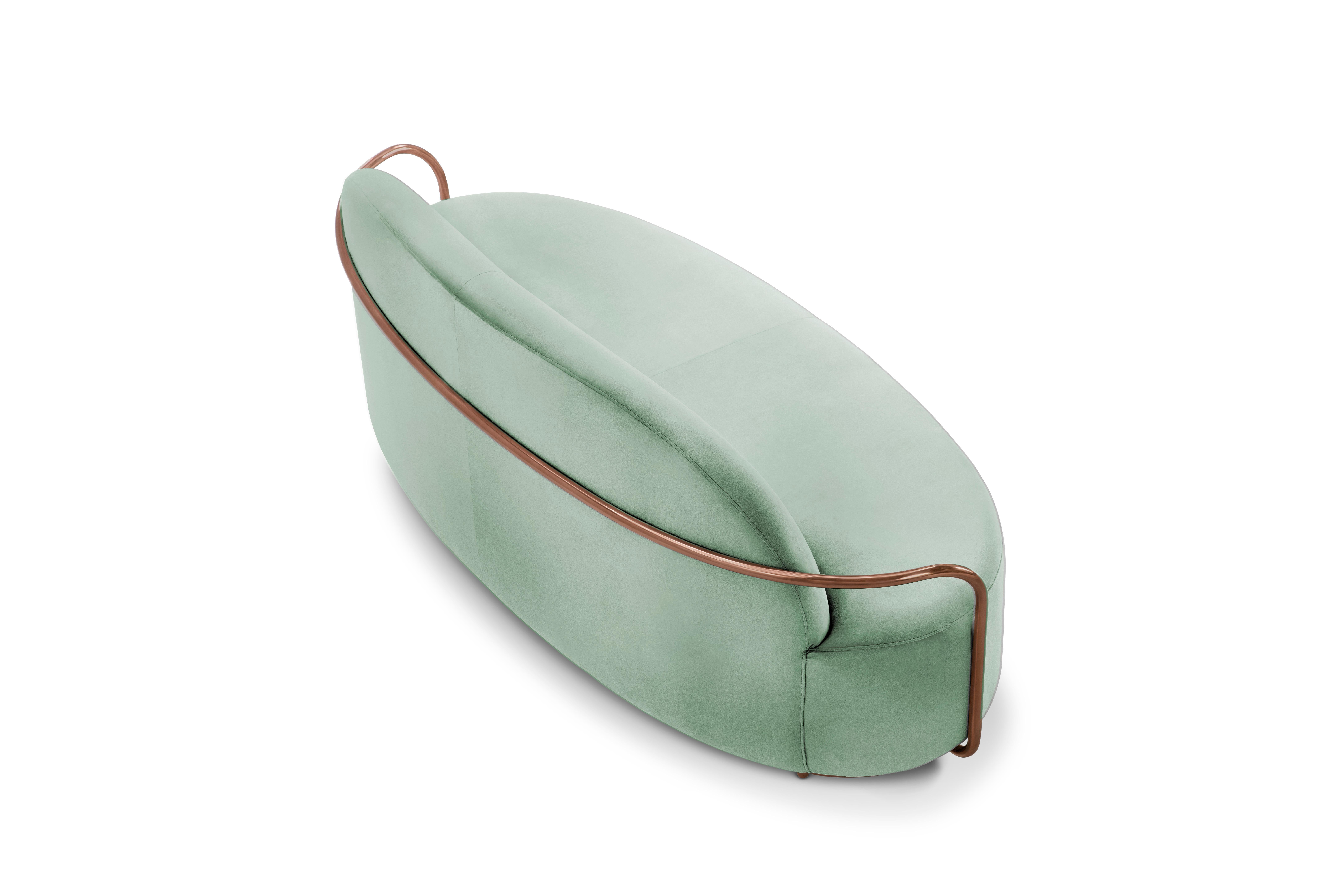 Moderne Canapé Orion 3 places avec bras en velours vert menthe pelucheux et or rose par Nika Zupanc en vente