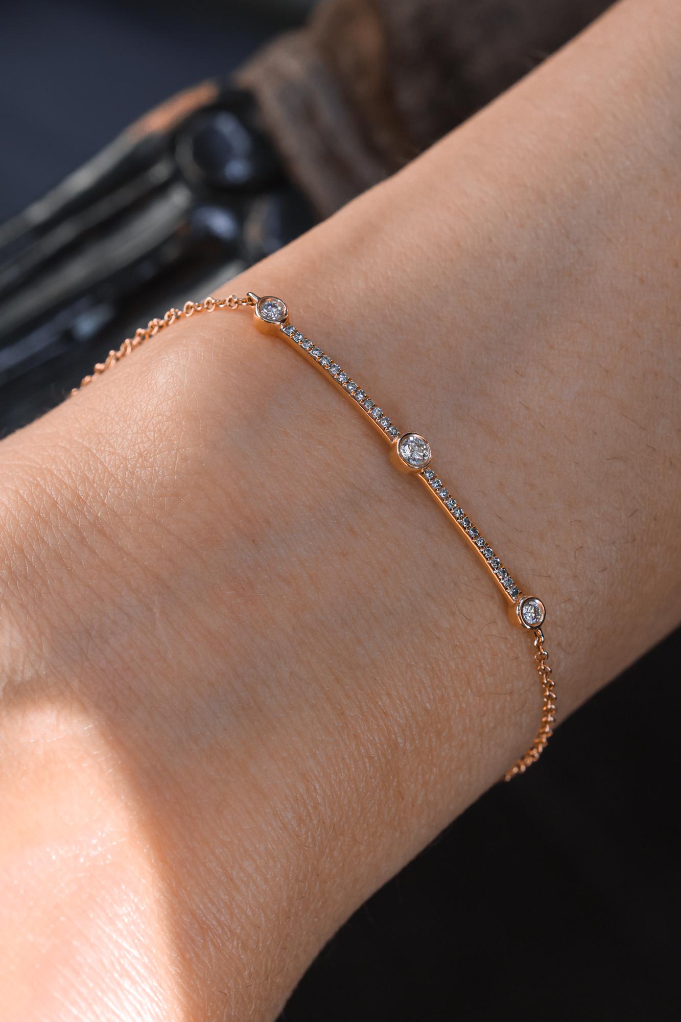 -oro rosa de 14 quilates 

-29 Diamantes redondos 

-0,19 cts. 