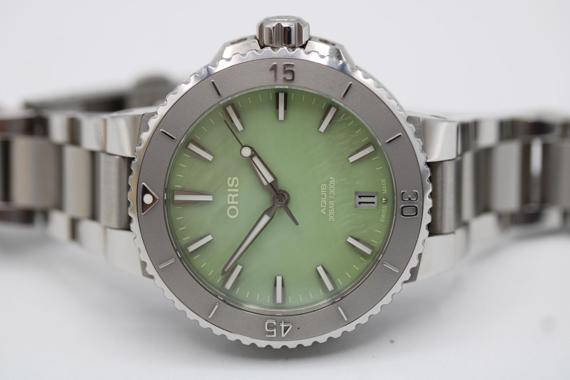 Oris Aquis Date 36,5 mm  Quadrante MOP verde acqua marina  2024  Set completo in vendita 6