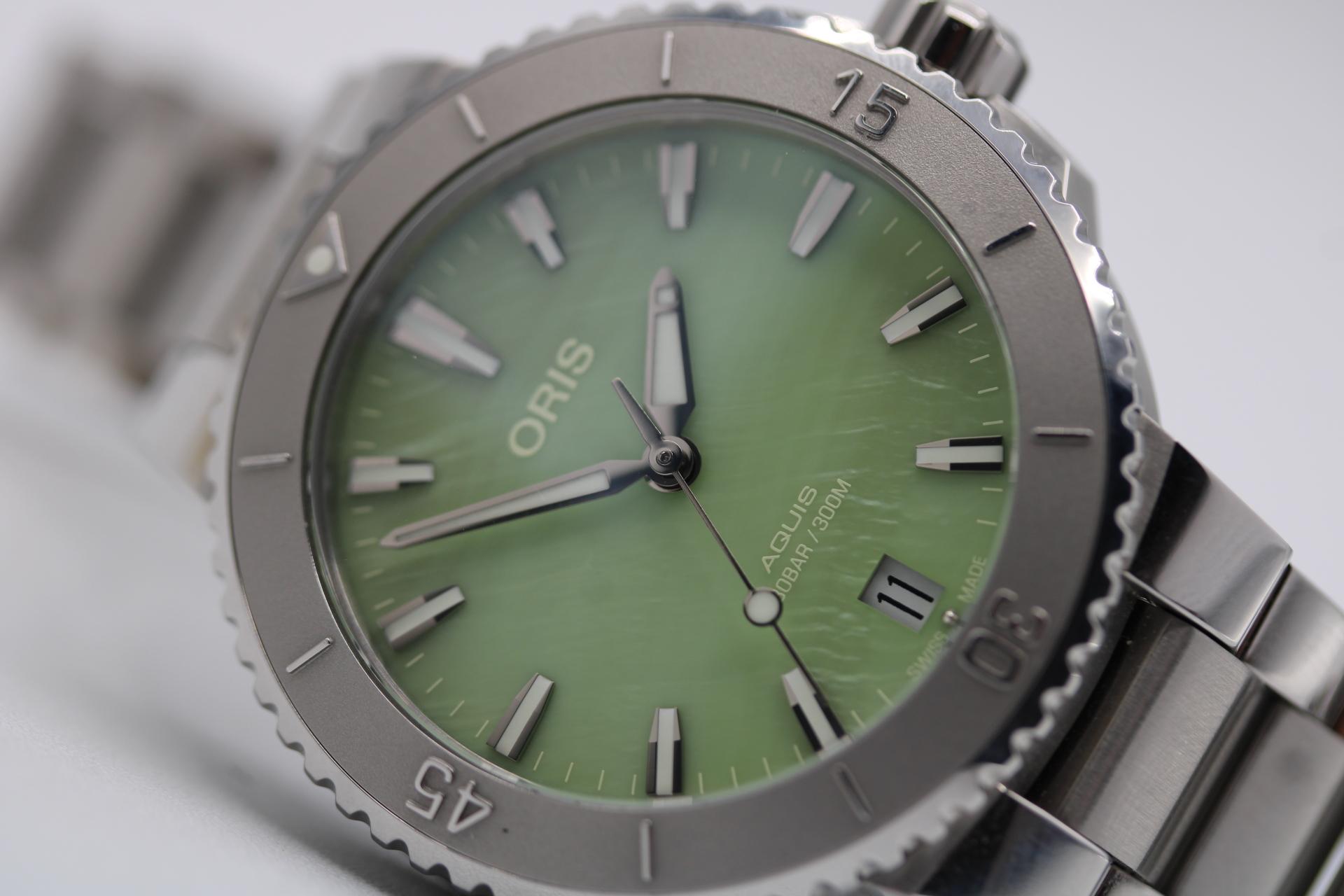 Oris Aquis Date 36,5 mm  Quadrante MOP verde acqua marina  2024  Set completo in vendita 10
