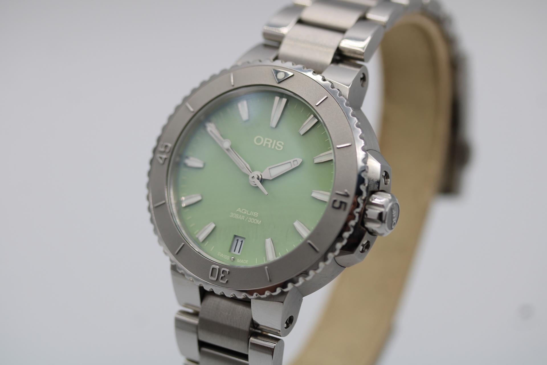 Oris Aquis Date 36,5 mm  Quadrante MOP verde acqua marina  2024  Set completo in vendita 1