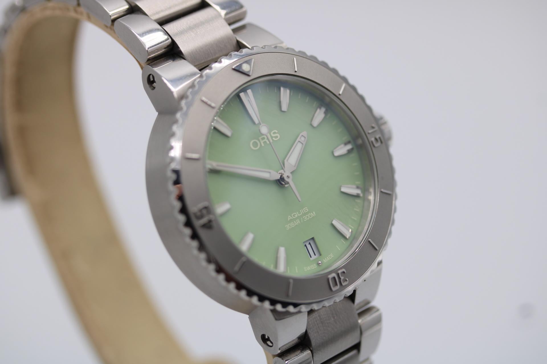 Oris Aquis Date 36,5 mm  Quadrante MOP verde acqua marina  2024  Set completo in vendita 2