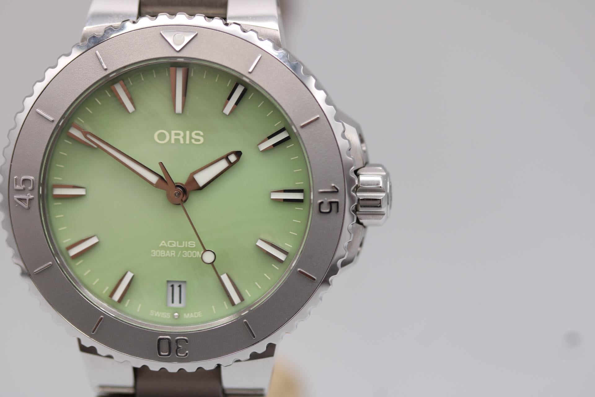 Oris Aquis Date 36,5 mm  Quadrante MOP verde acqua marina  2024  Set completo in vendita 4
