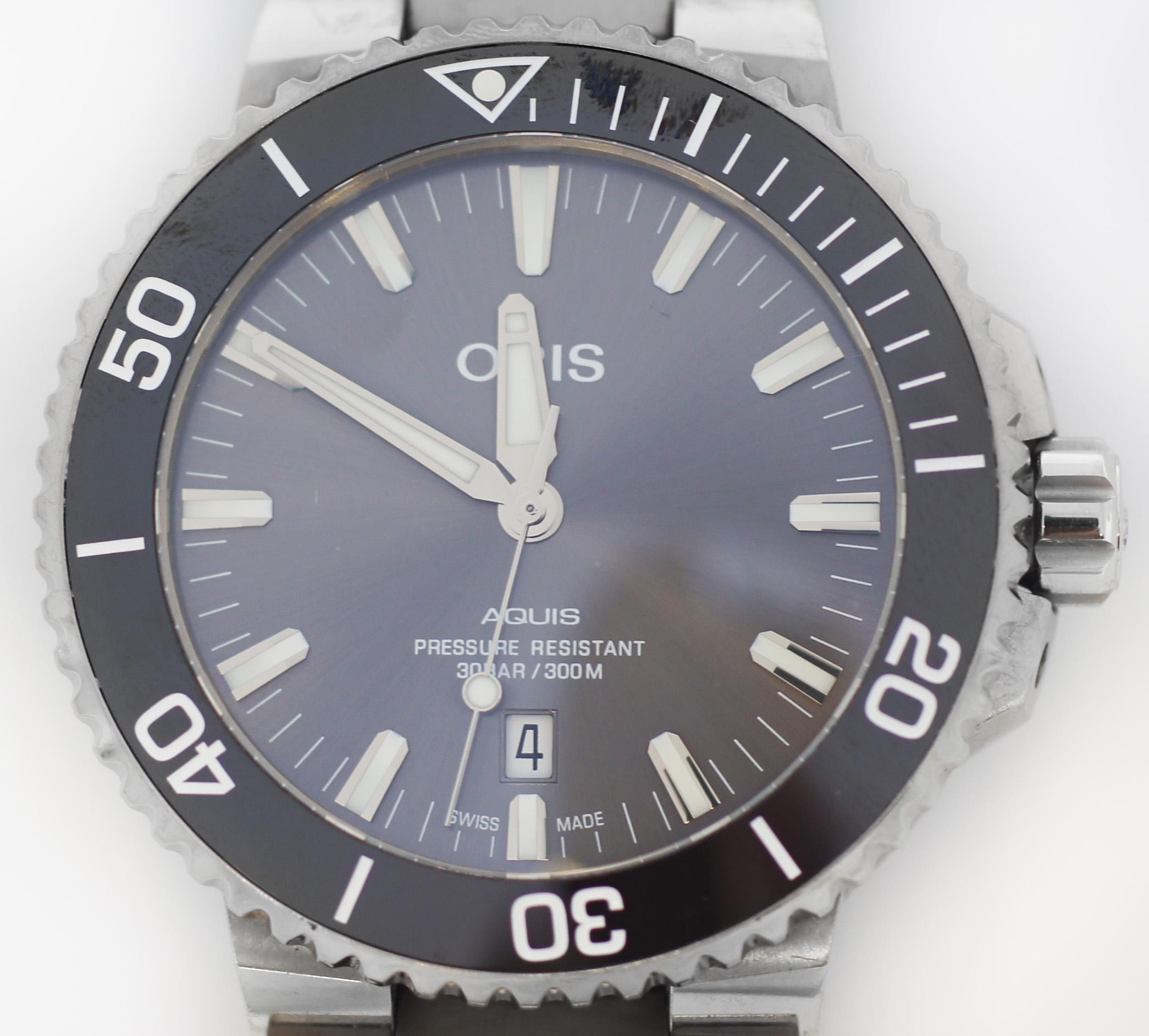 Women's or Men's ORIS Aquis Date Grey Dial Titanium Men's Watch For Sale