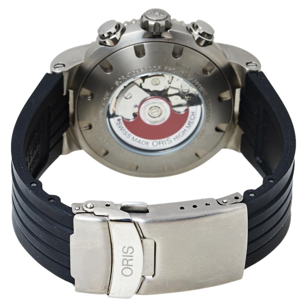This Oris watch is going to be a favorite addition to your watch collection. The limited-edition watch was introduced in 2003, commemorating the start of the brand's sponsorship of the Williams F1 team. This automatic movement watch has a robust