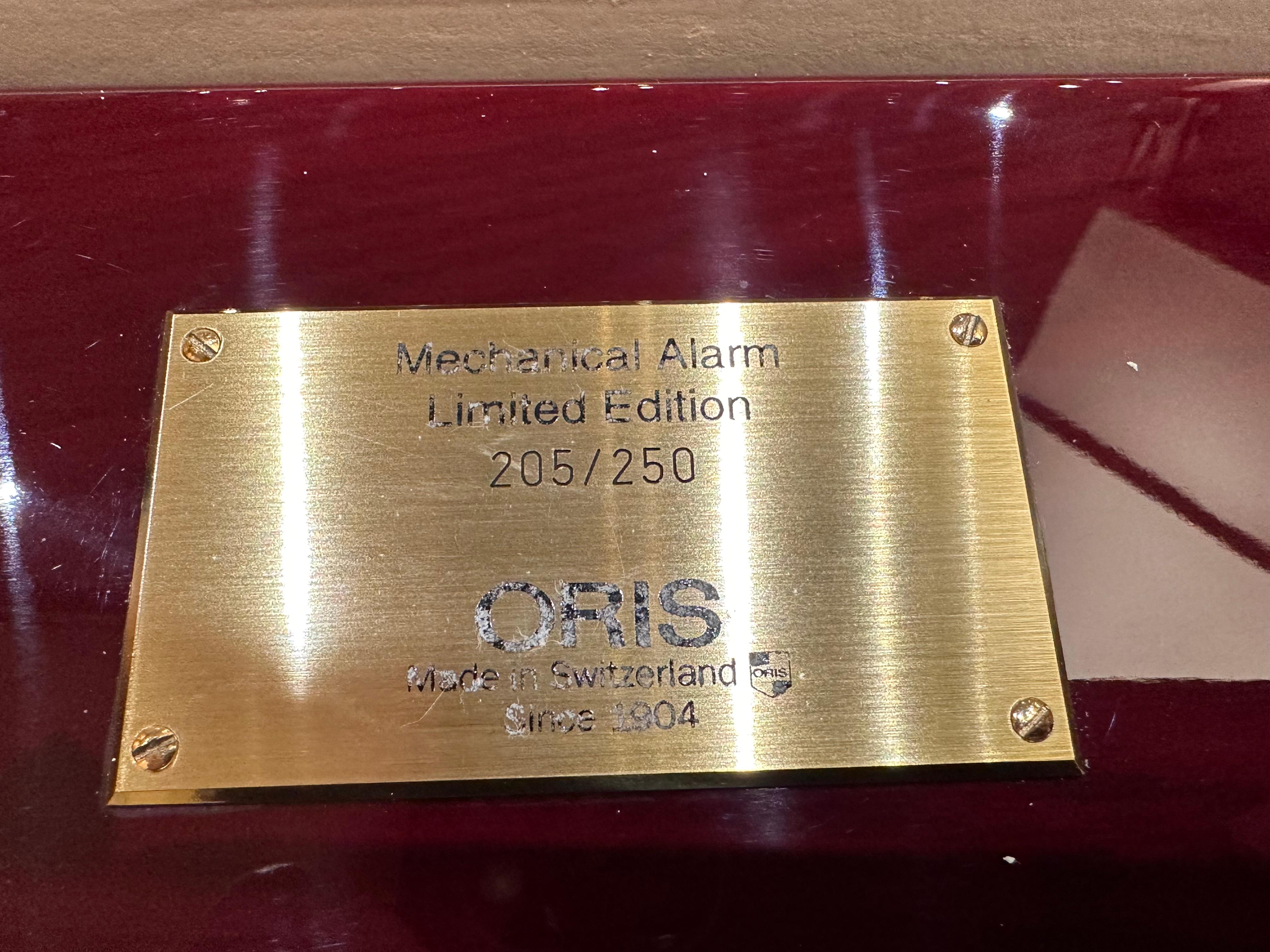 Oris Reveil Limited Edition Mechanical Alarm 18kt Gold, New with Box & Papers en vente 14