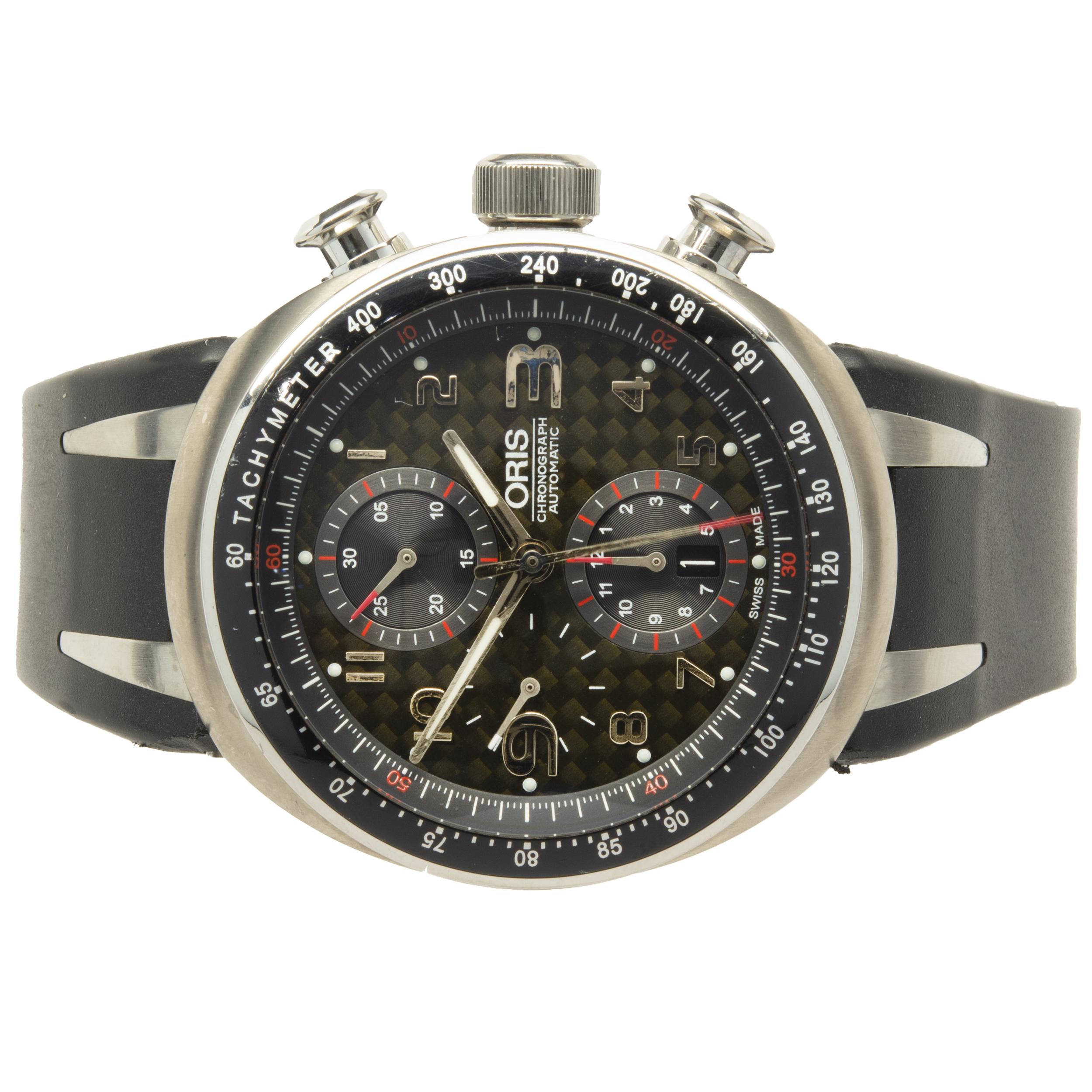 Uhrwerk: automatisch
Funktion: Stunden, Minuten, Sekunden, Chronograph
Gehäuse: 42,5 mm rundes Titangehäuse, verschraubte Krone
Band: schwarzes Kautschukband mit integrierter Schließe
Zifferblatt: schwarzes
