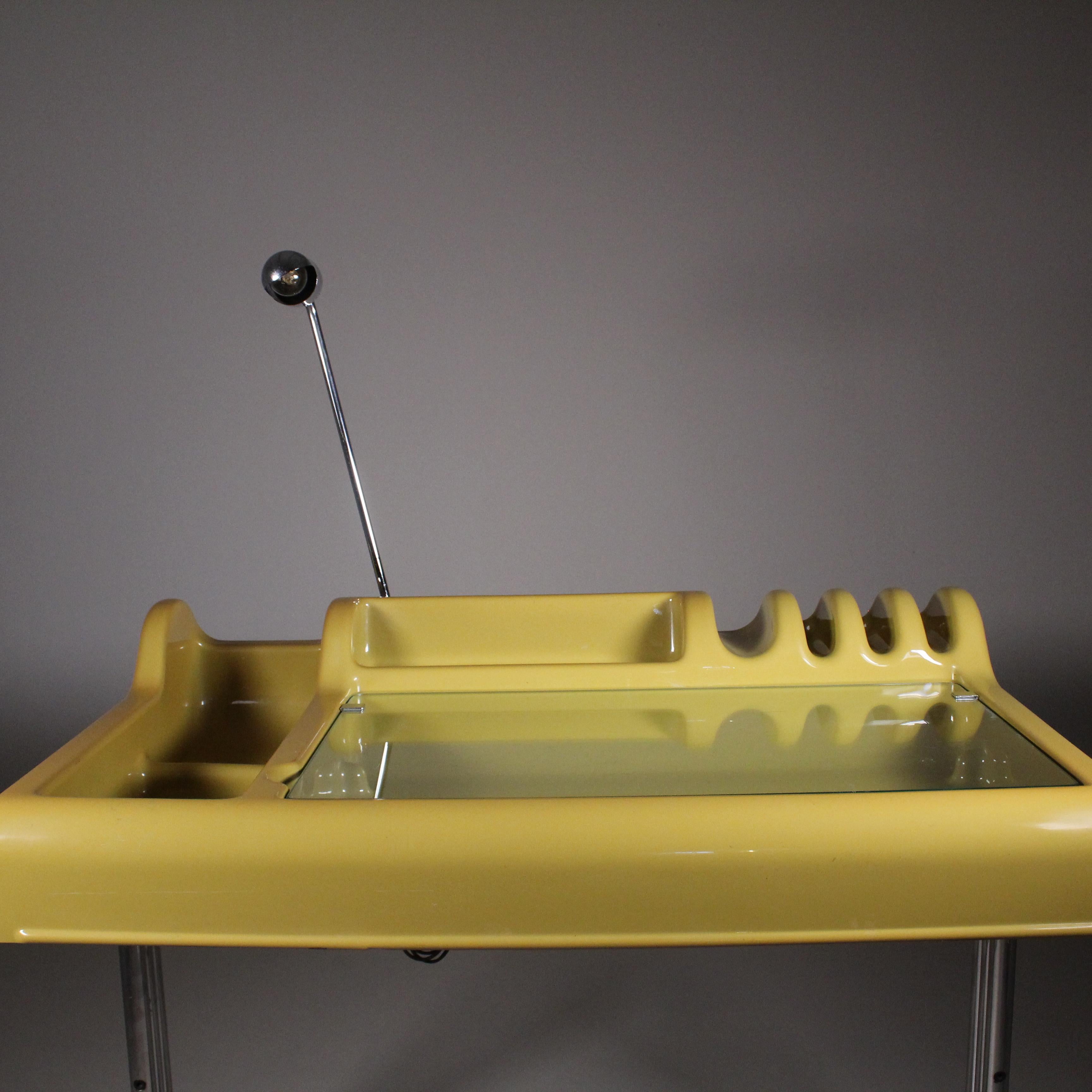 Orix desk, Vittorio Parigi & Nani Prina, Molteni & Co, Italy, circa 1970 For Sale 3