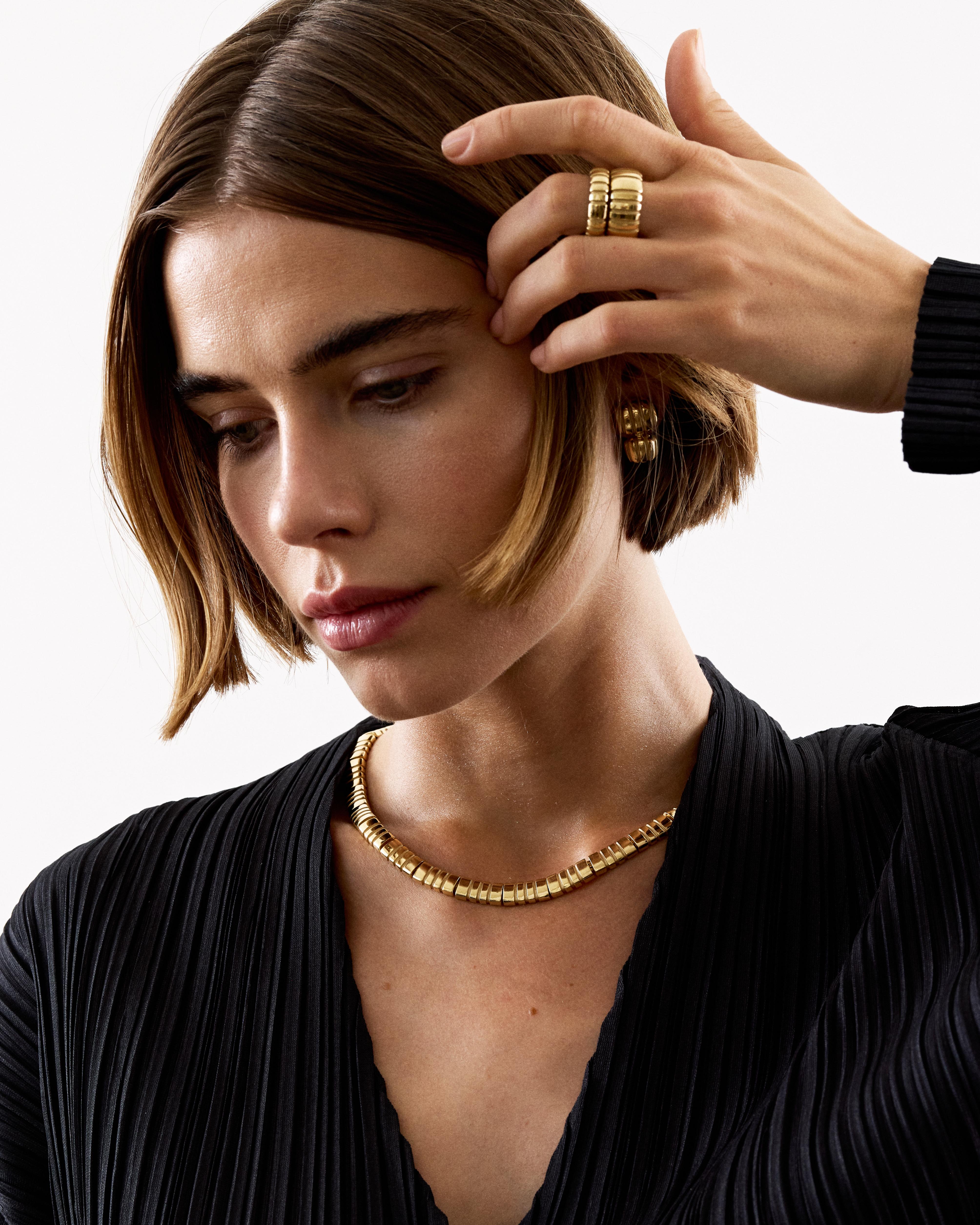 A linear pattern of golden ridges enwraps the powerful, elegant lines of Orla. Named after the Irish word for golden princess, the Orla pieces were designed to reign for years to come.

18K yellow gold, 13.38g
Finely crafted in Rhode