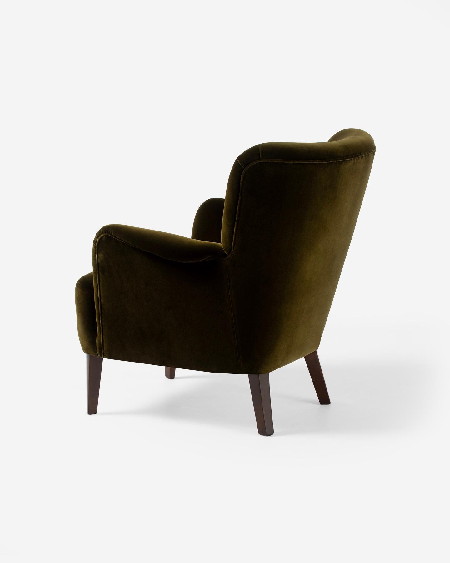 Orla Molgaard-Nielsen Lounge Chair in Velvet Fabric 1940s Escandinavo moderno en venta