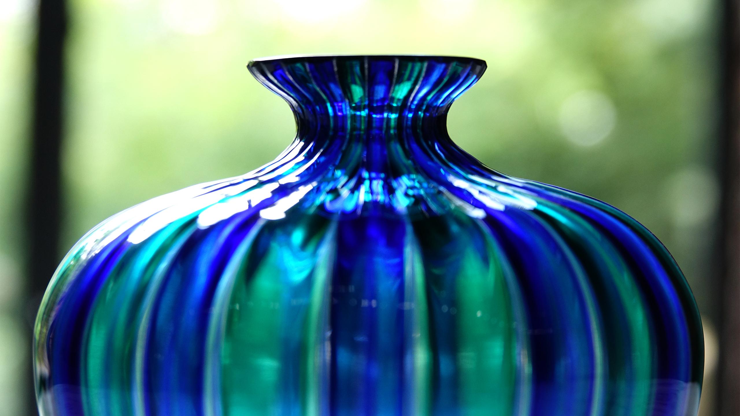 Orland Zennaro Murano glass vase, Italy, 1960. Etched signature.