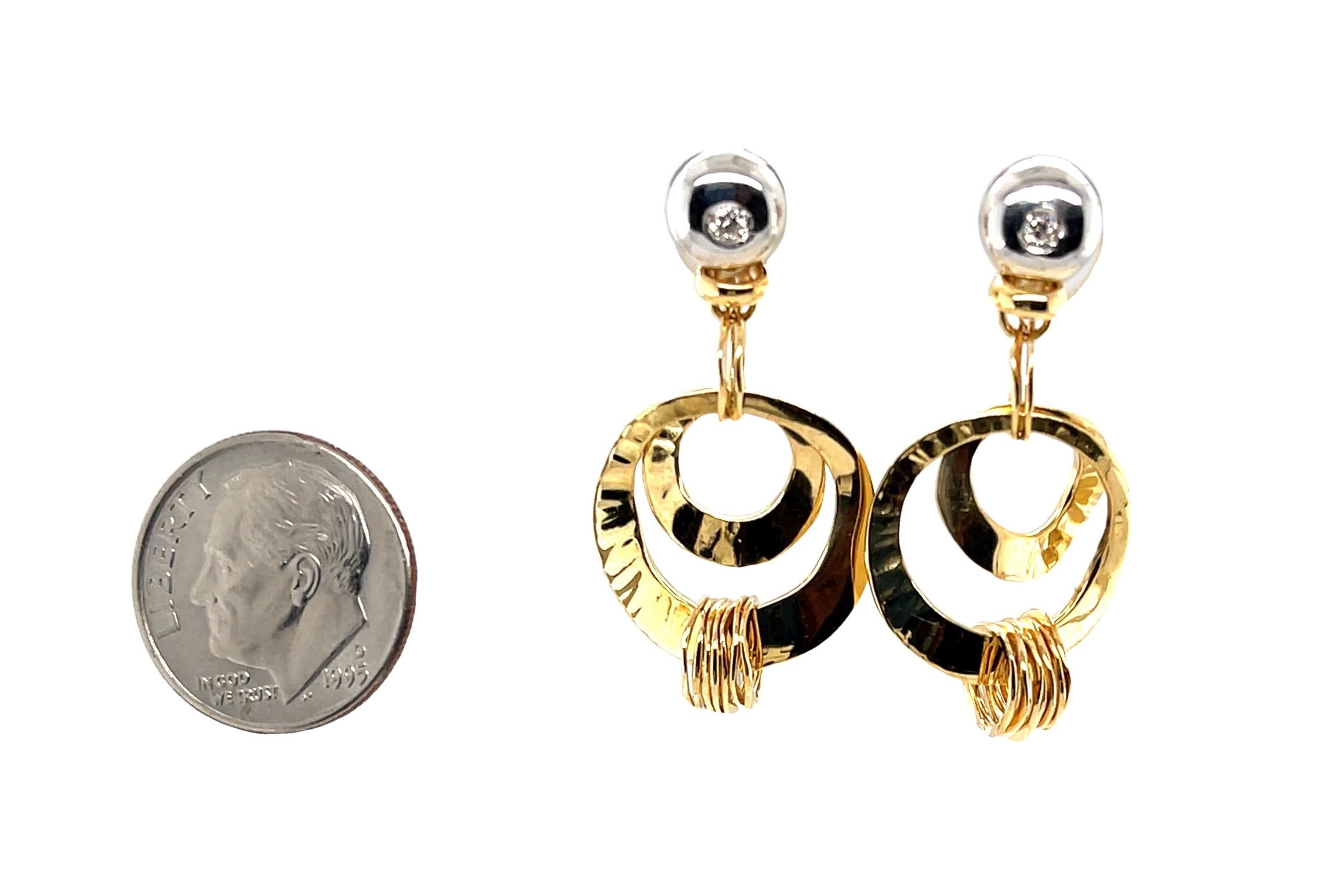 Pendientes Colgantes Orlando Orlandini Círculo Martillado de 18k  Oro blanco y amarillo en Nuevo estado para la venta en Los Angeles, CA