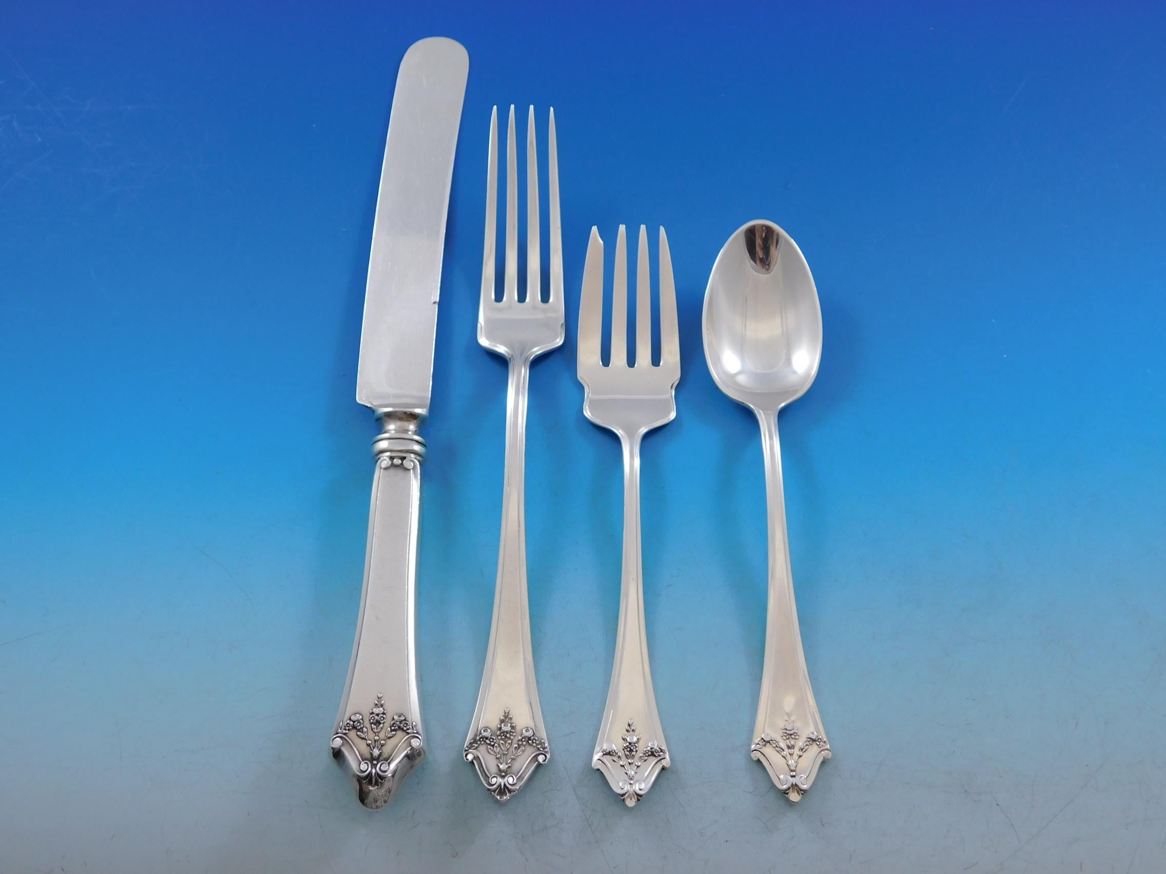 Orleans by Lunt Sterling Silver Flatware Set for 12 Service 82 Pieces Scarce In Excellent Condition For Sale In Big Bend, WI
