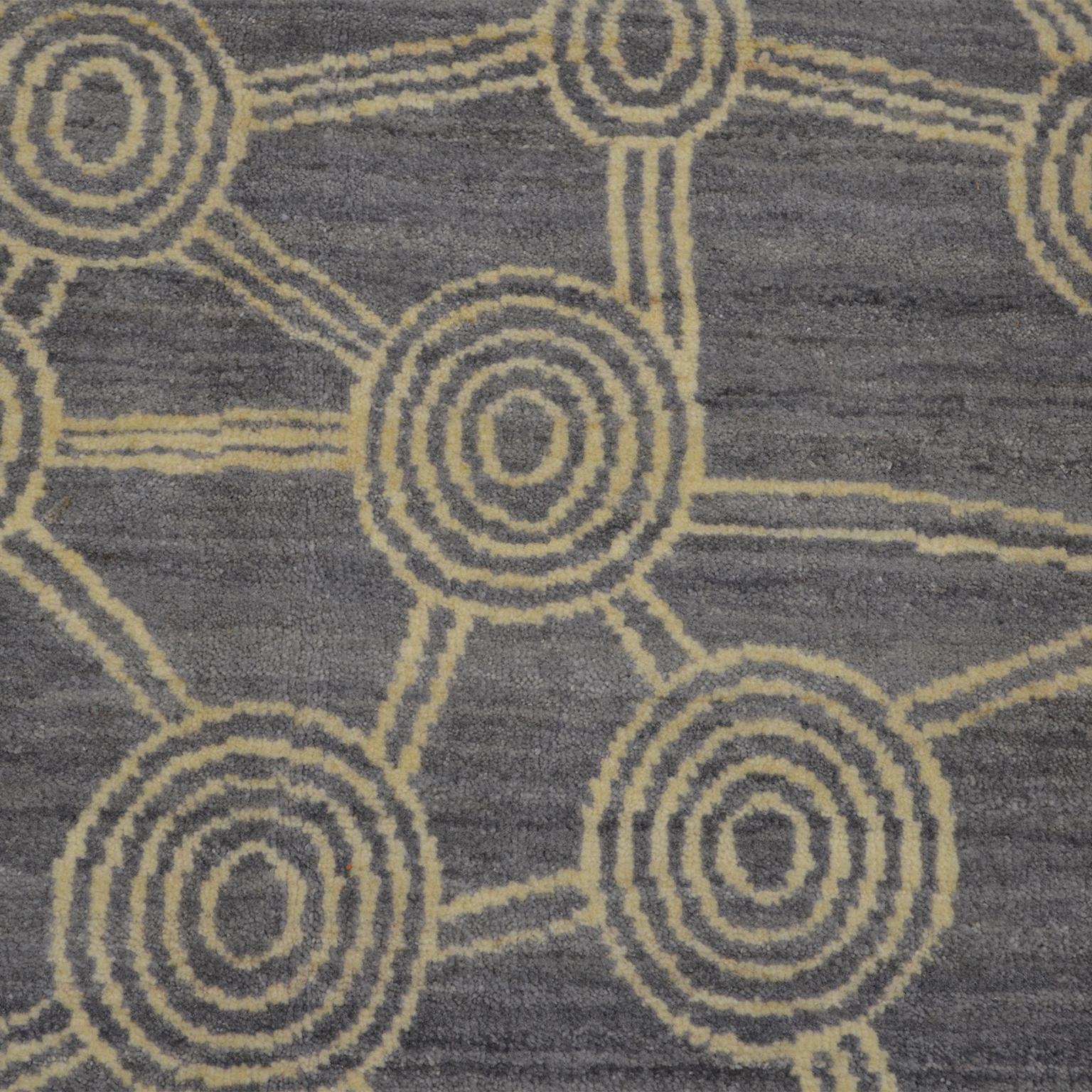 Alfombra Persa Contemporánea de Lana en Gris y Crema, Orley Shabahang, 8' x 10' Teñido con vegetales en venta