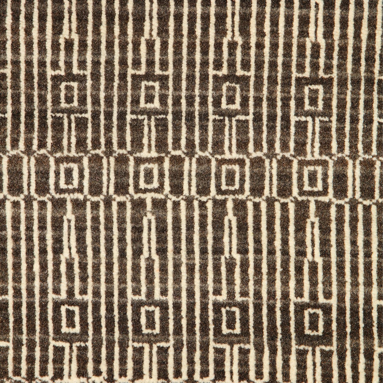 Tapis persan contemporain en laine nouée à la main, crème et gris naturel, 6 pi x 9 pi Neuf - En vente à New York, NY