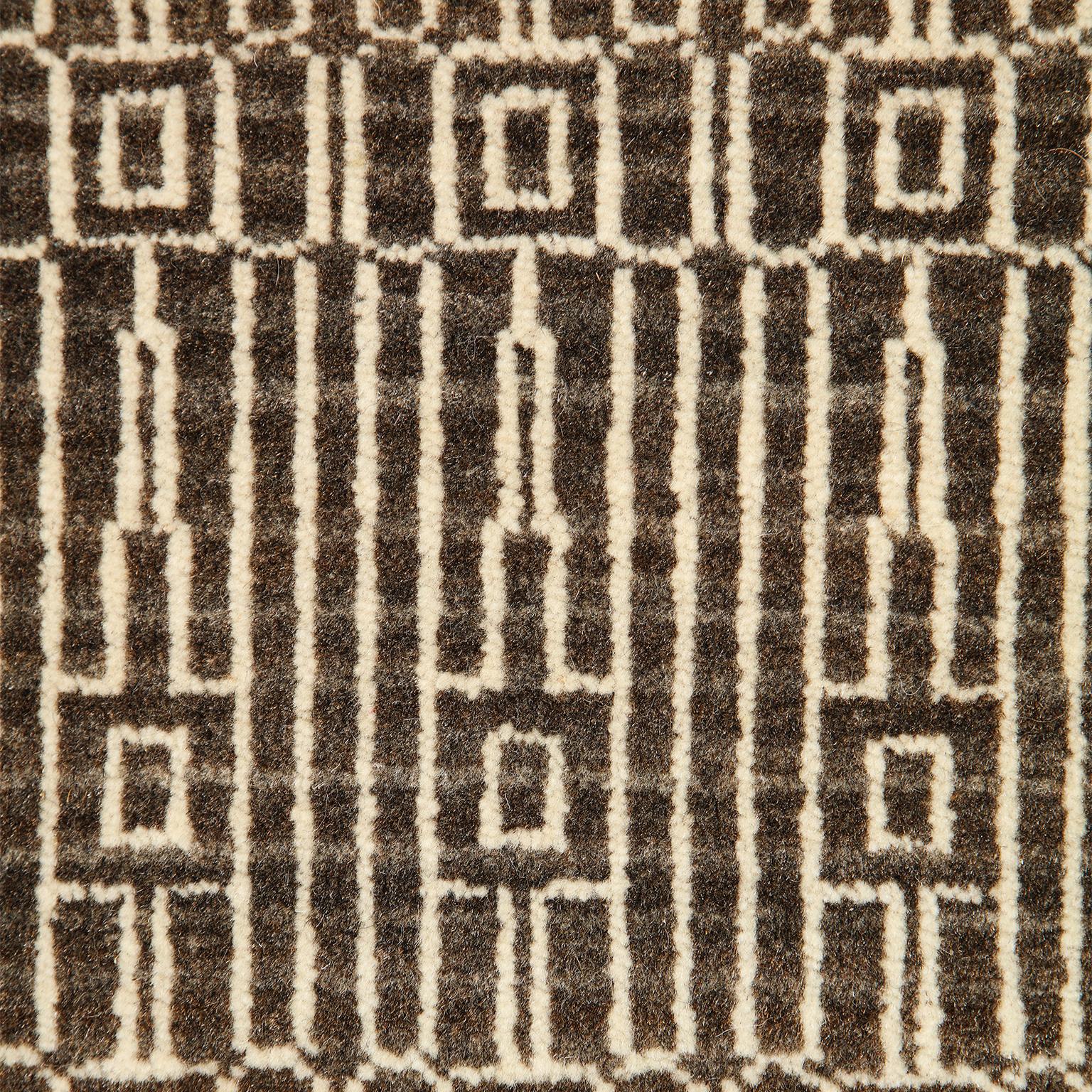 XXIe siècle et contemporain Tapis persan contemporain en laine nouée à la main, crème et gris naturel, 6 pi x 9 pi en vente