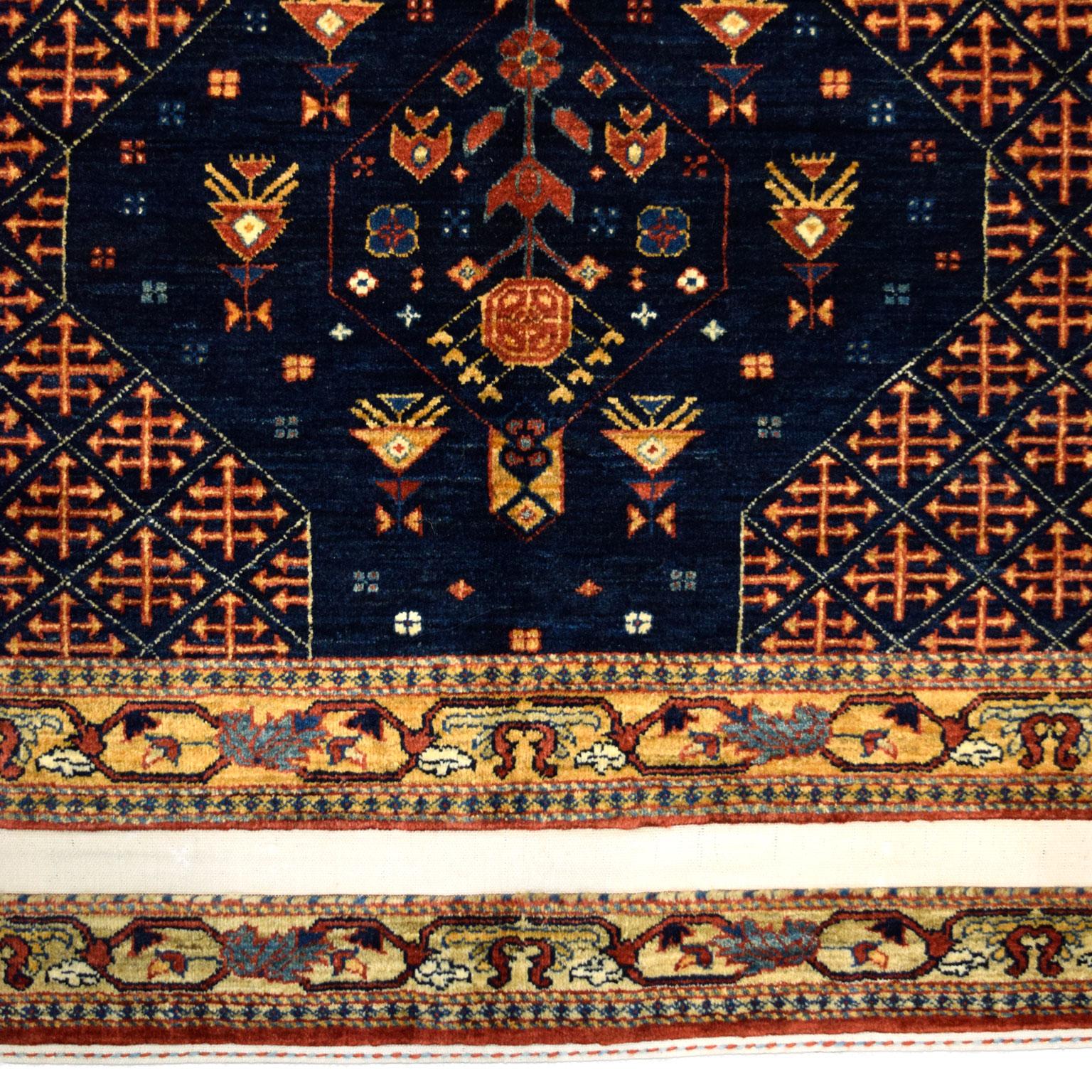 Tribal Tapis persan tribal Qashqai en laine indigo, or, rouge et crème, 4' x 6' en vente