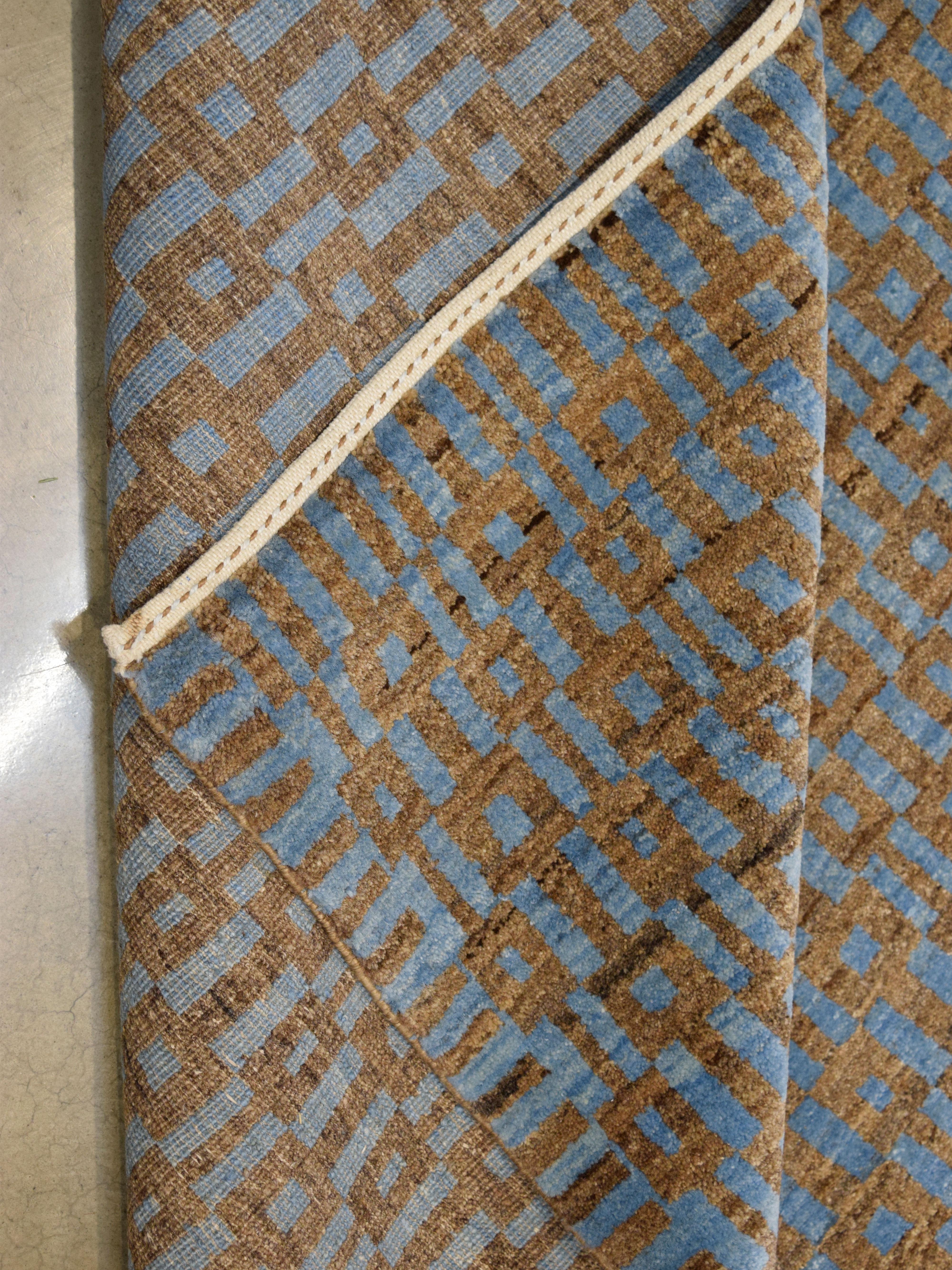 Orley Shabahng, noué à la main, tapis persan en laine Art déco, bleu, Brown, 5'x 12'. en vente 1