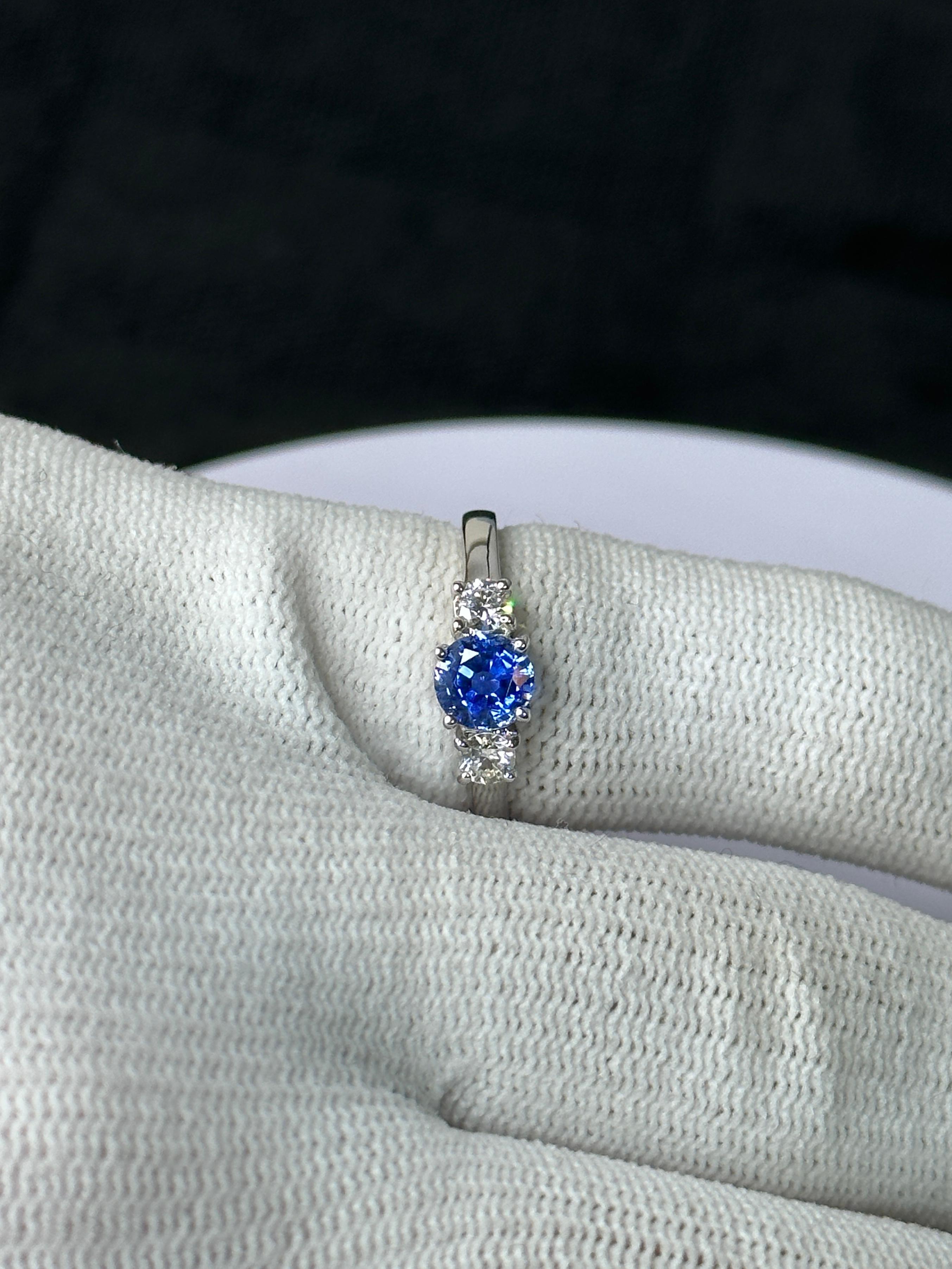 Round Cut Orloff of Denmark, 0.74 ct Cornflower Blue Sapphire Ring set in 14K White Gold For Sale