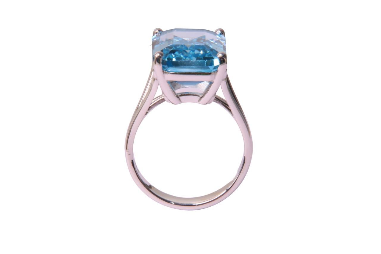 Orloff of Denmark, 15.95 carat Sky Blue Topaz Ring in 925 Sterling Silver In New Condition For Sale In Hua Hin, TH