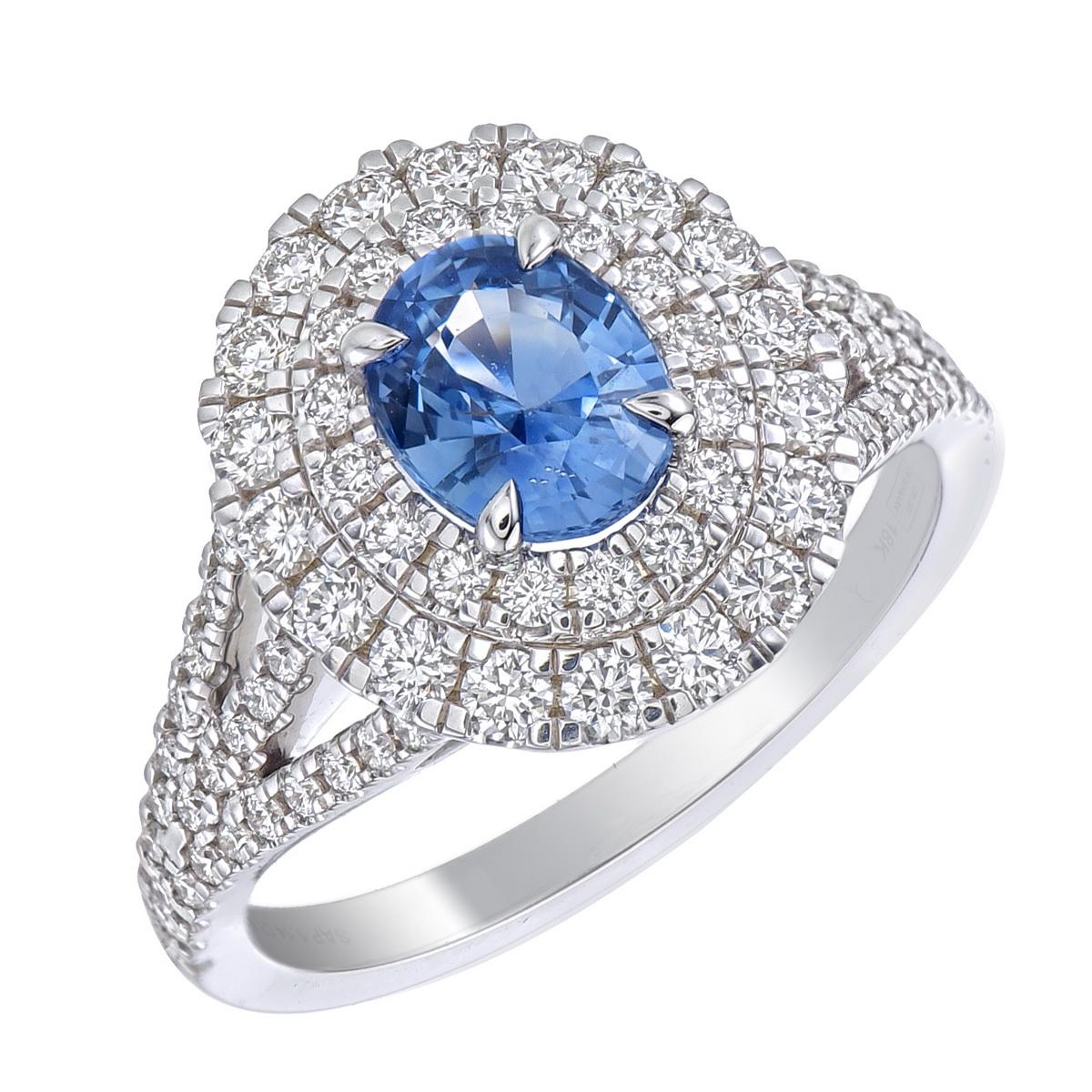 Orloff aus Dänemark:
Eine prächtige Kreation mit einem unerhitzten blauen Ceylon-Saphir von 1,14 Karat, der durch seine außergewöhnliche Klarheit und Brillanz besticht. Den Mittelstein umgeben 85 runde Brillanten VS1 (insgesamt 0,84 ct, Farbe F),