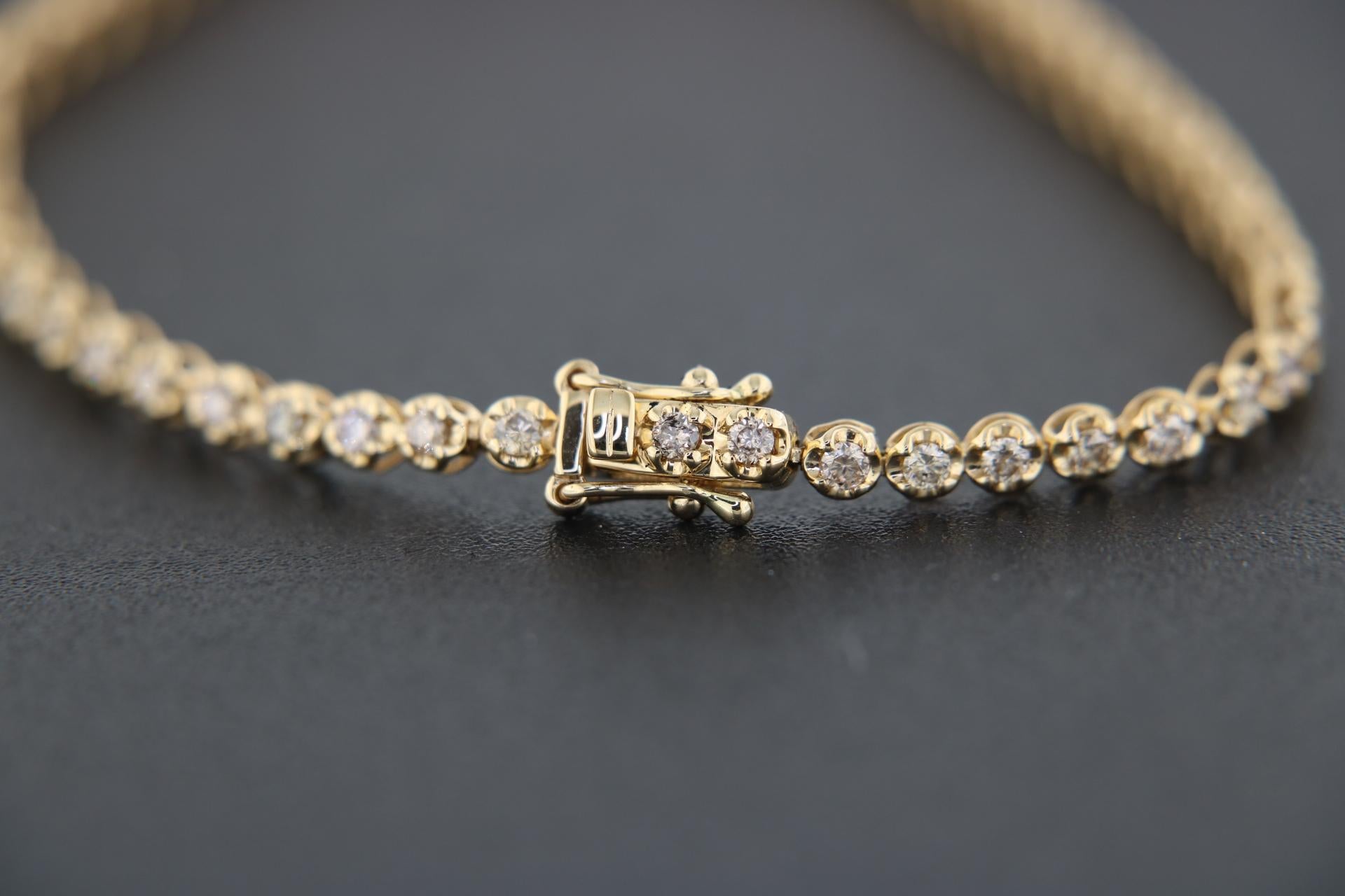 Orloff of Denmark, Tennisarmband aus 18 Karat Gelbgold mit 2 Karat Diamanten für Damen oder Herren im Angebot