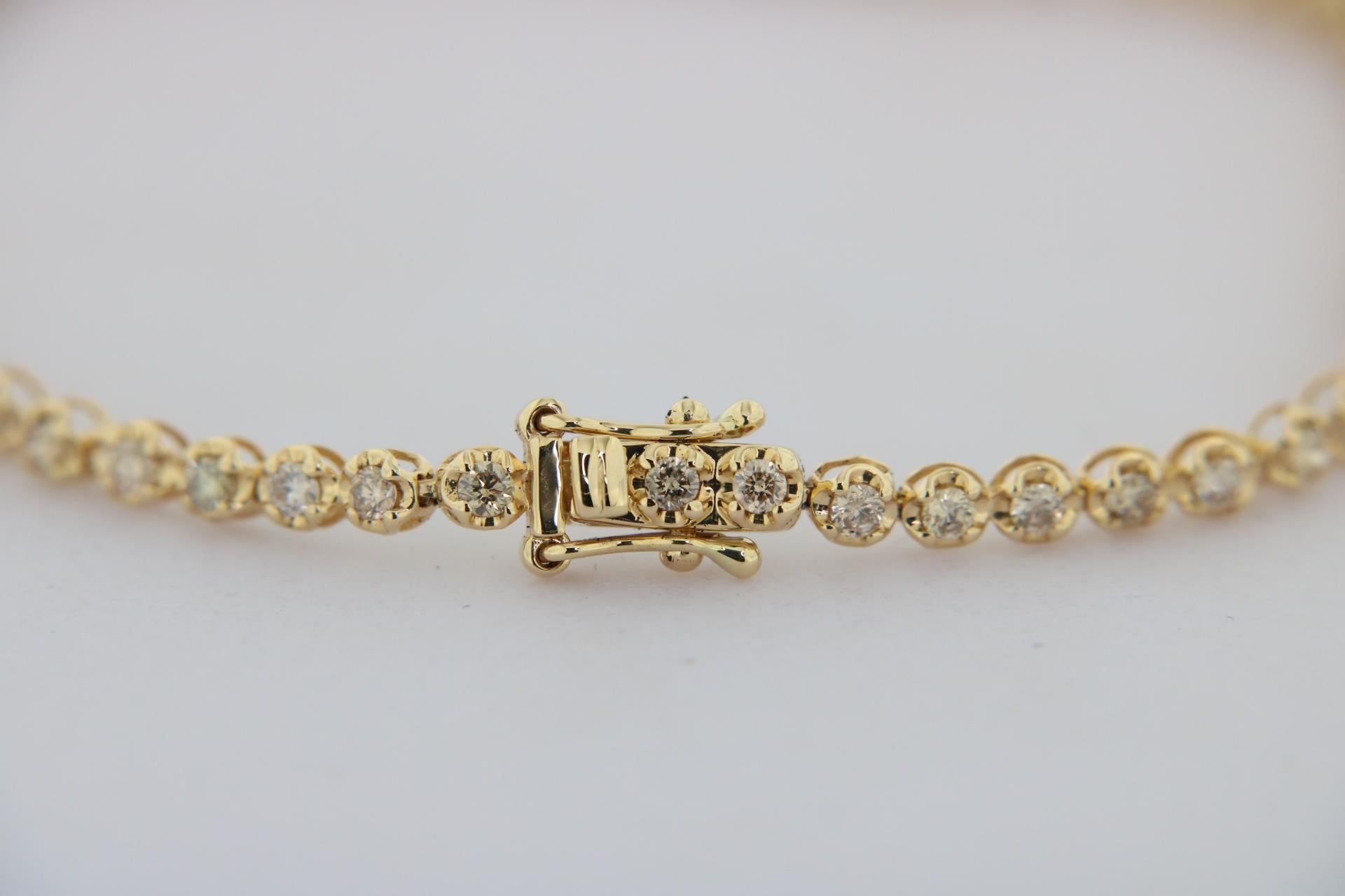 Orloff of Denmark, Tennisarmband aus 18 Karat Gelbgold mit 2 Karat Diamanten (Rundschliff) im Angebot