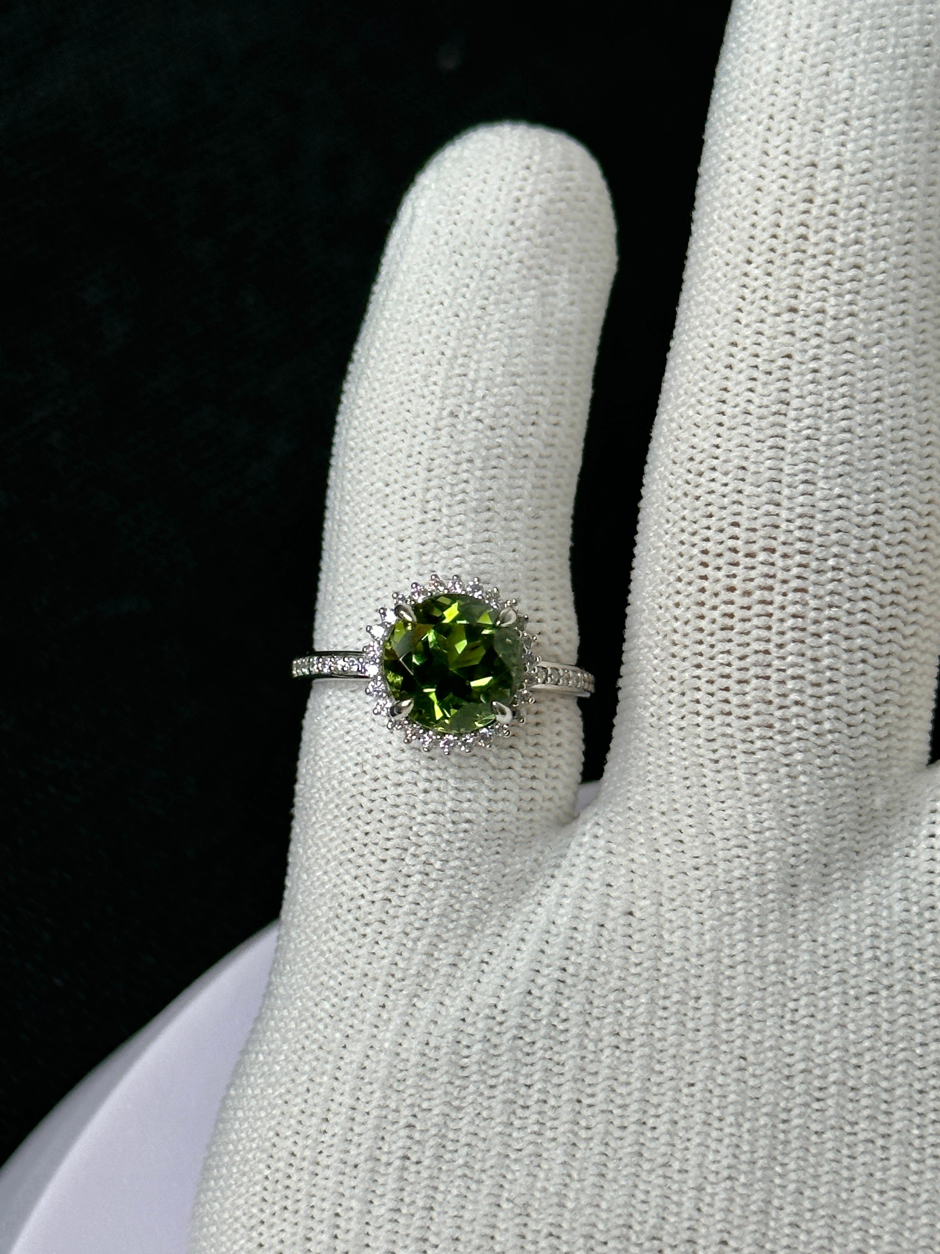 Round Cut Orloff of Denmark, GIA - 2.60 ct Olive Green Tourmaline Ring set in 950 Platinum For Sale