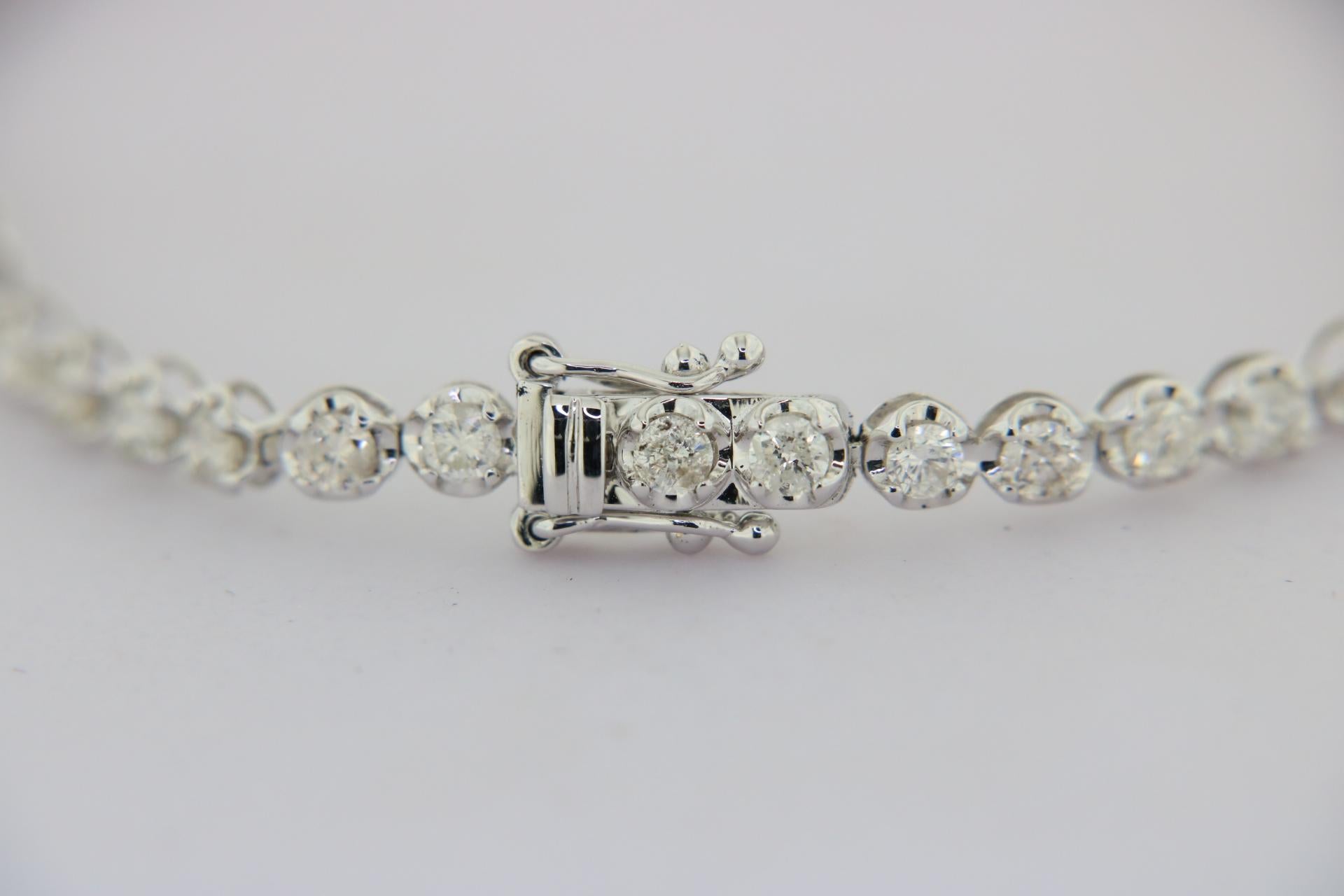 Orloff of Denmark, 3 Carat Diamond Tennis Bracelet in 18 Karat White Gold In New Condition For Sale In Hua Hin, TH