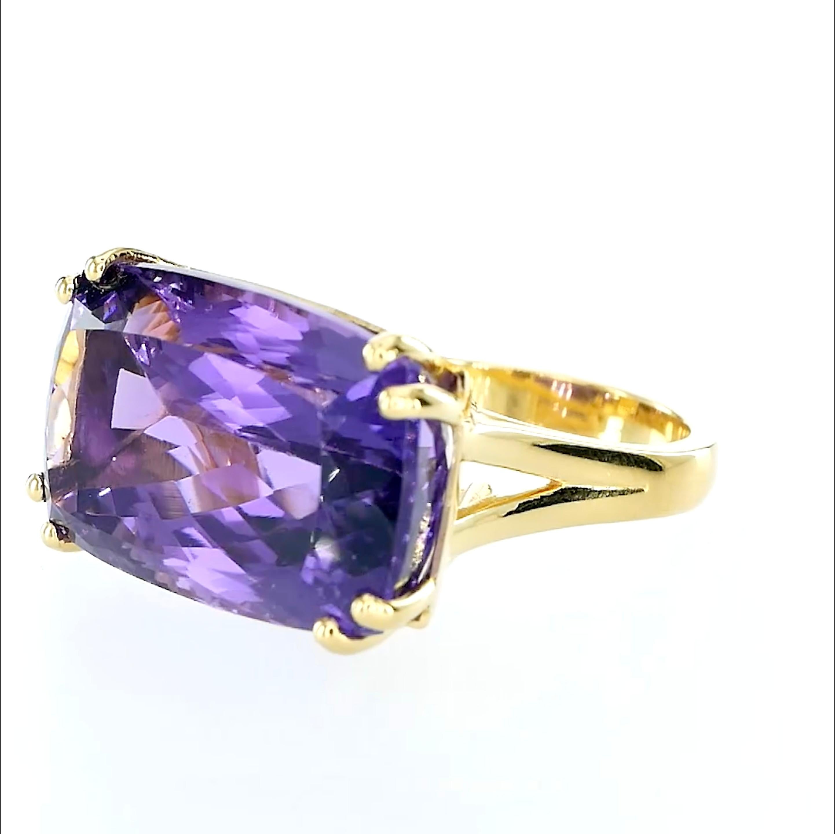 Orloff of Denmark, 32.34 ct Amethyst Cocktail Ring in 18K Gold-Plated Silver In New Condition For Sale In Hua Hin, TH