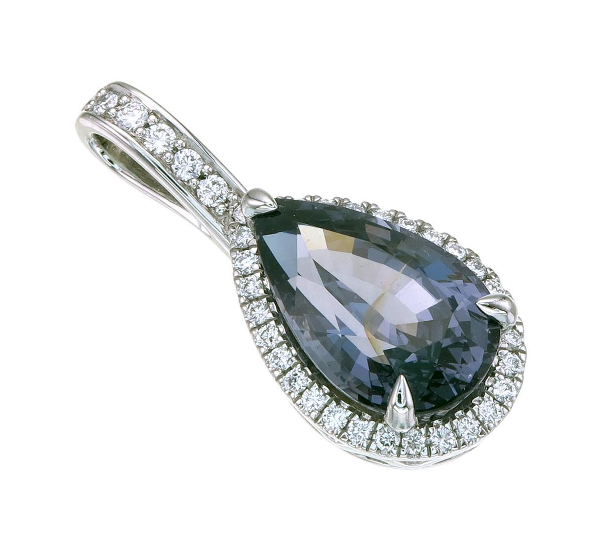 Orloff of Denmark, 3,58 Karat Grayish Violett, Ceylon Spinell Diamant-Anhänger (Tropfenschliff) im Angebot