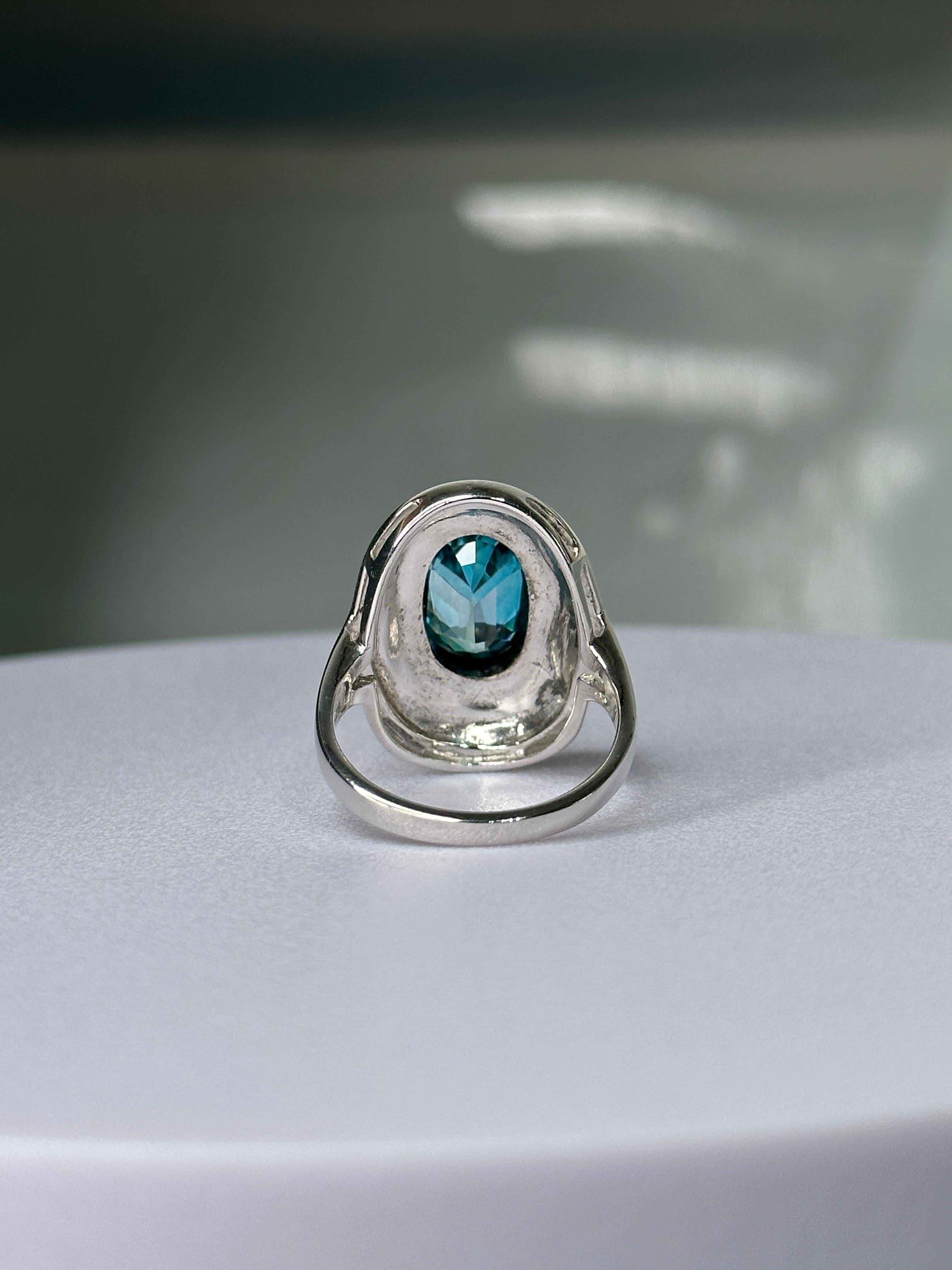 Orloff of Denmark, 4.68 ct Metallic Blue Zircon Ring in 925 Sterling Silver In New Condition For Sale In Hua Hin, TH