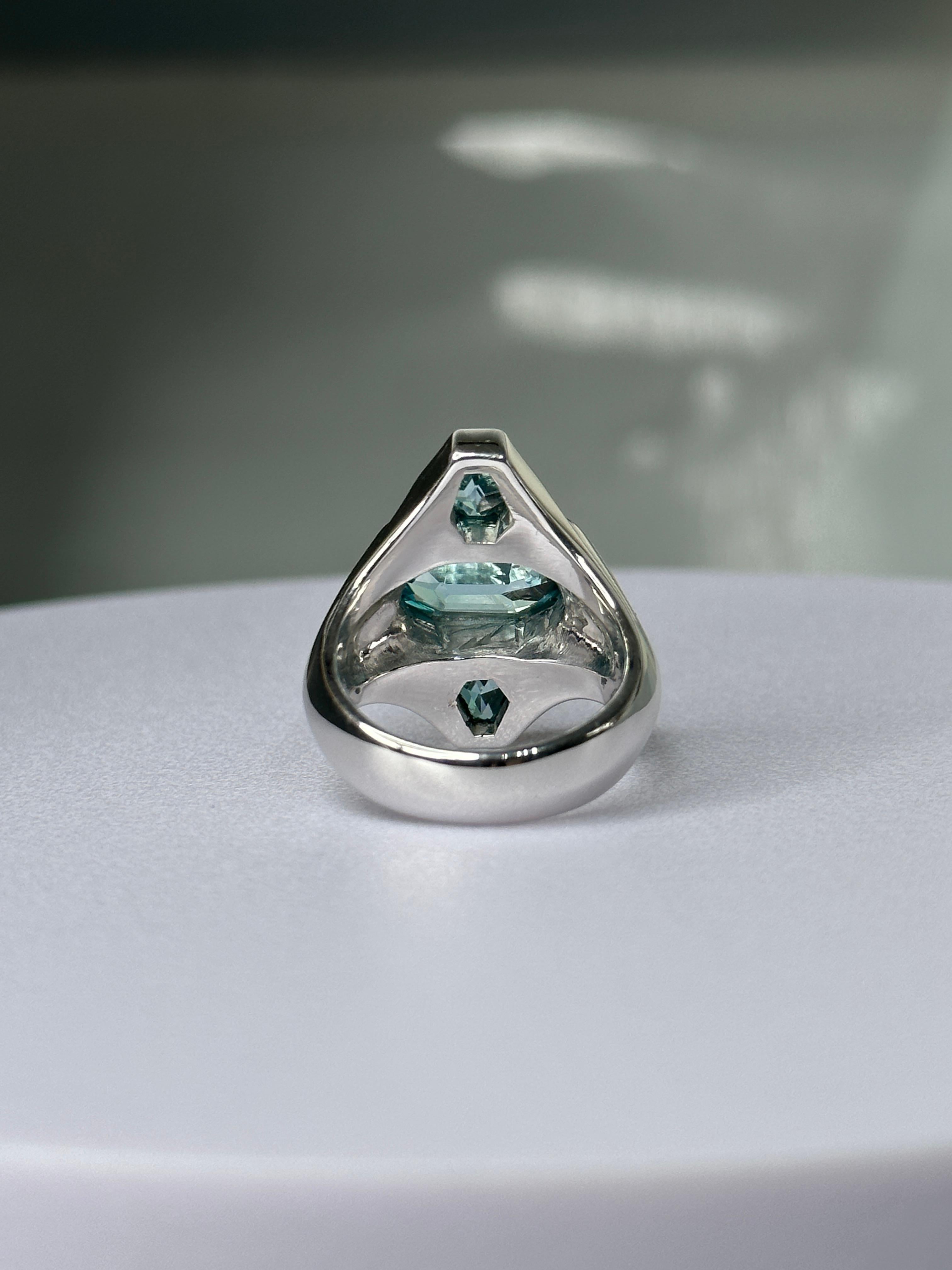 Women's or Men's Orloff of Denmark, 5.81 ct Blue Zircon Three-Stone Ring set in Sterling Silver For Sale