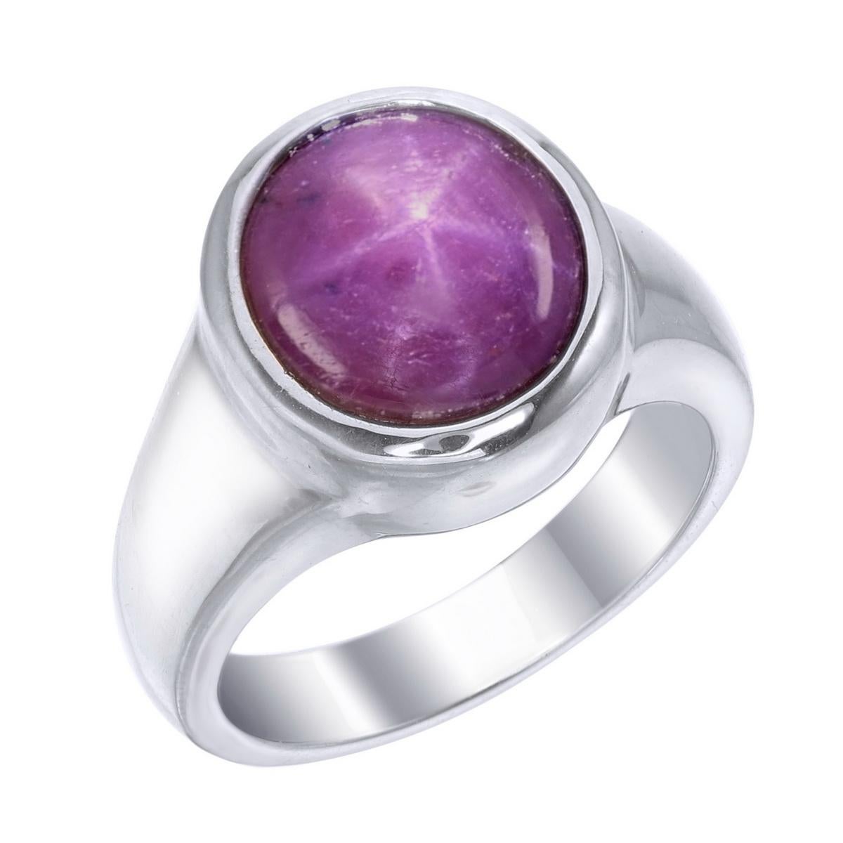 Orloff of Denmark; 8,76 Karat Sternrubin Silberring.
Dieser Ring ist Teil eines dreiteiligen Sets mit atemberaubenden Rubinen, die mit einem außergewöhnlichen Sterneffekt versehen sind. 
Das sternförmige Phänomen, das als 